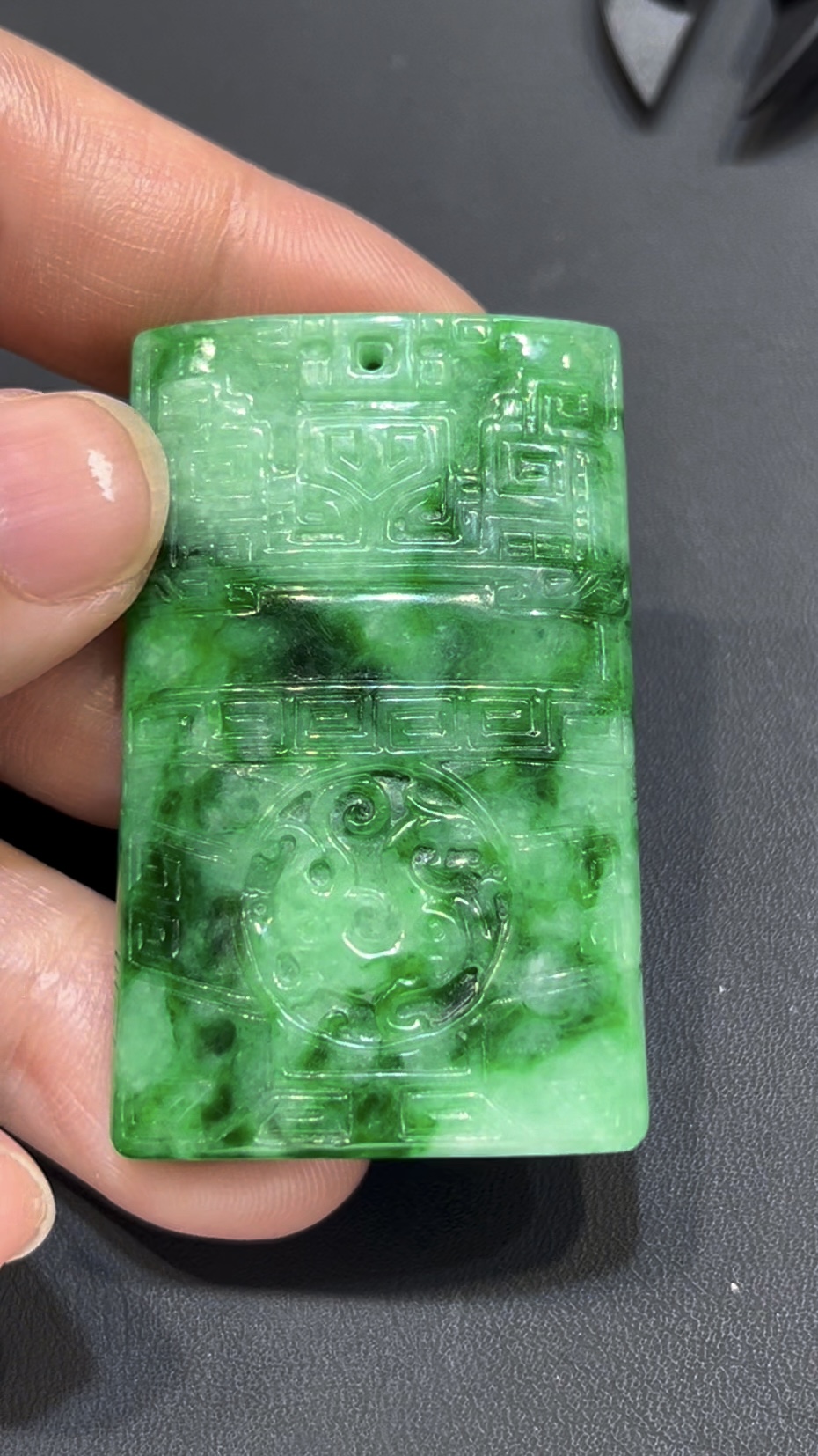 翡翠仿古吊墜|花青種玉料 × 古色古香 × 紋理自然 × 收藏級文化精品|翡翠推薦 #793 1 翡翠仿古吊墜|花青種玉料 × 古色古香 × 紋理自然 × 收藏級文化精品|翡翠推薦 #793