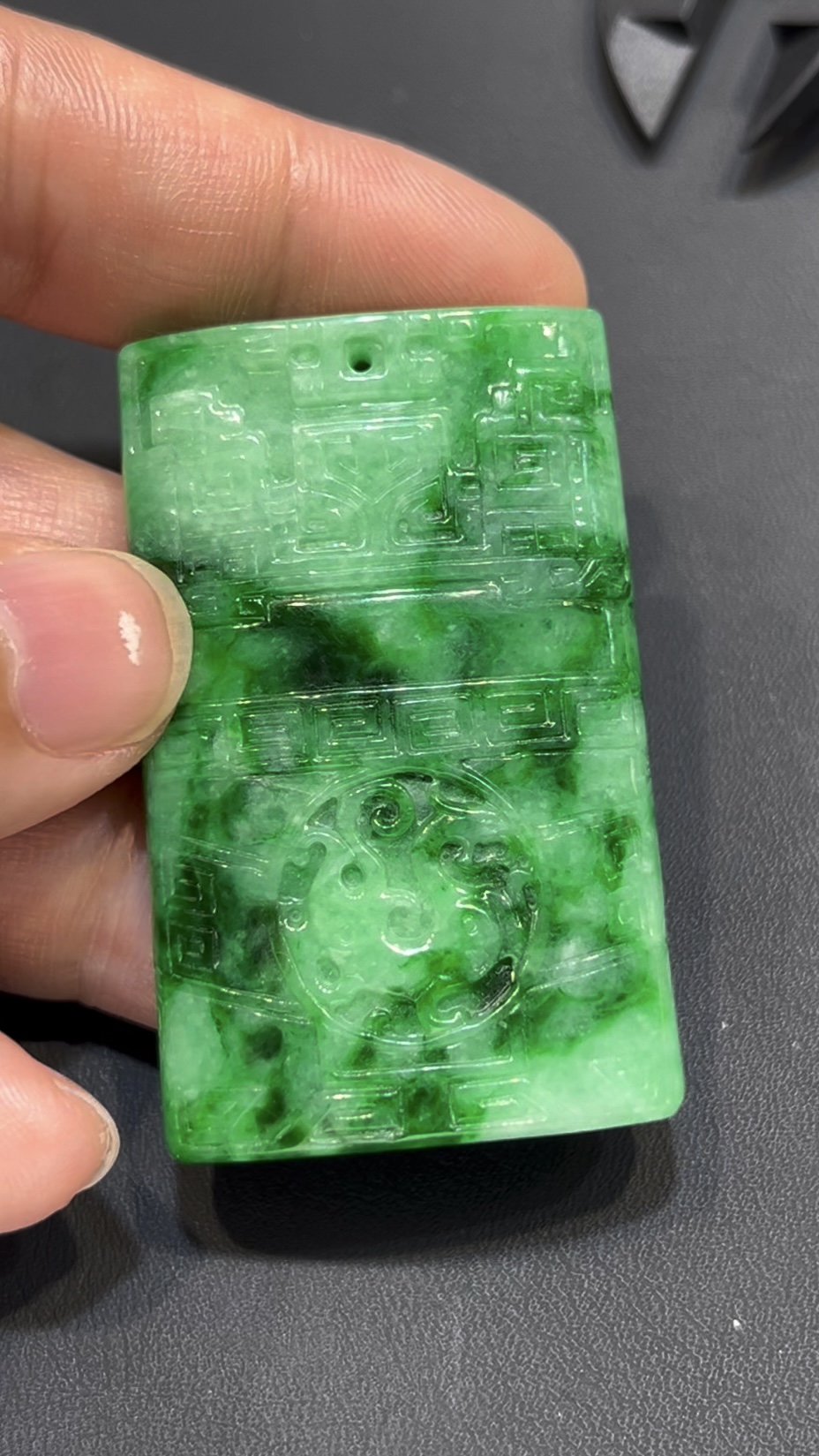 翡翠仿古吊墜|花青種玉料 × 古色古香 × 紋理自然 × 收藏級文化精品|翡翠推薦 #793 2 翡翠仿古吊墜|花青種玉料 × 古色古香 × 紋理自然 × 收藏級文化精品|翡翠推薦 #793 - Image 2