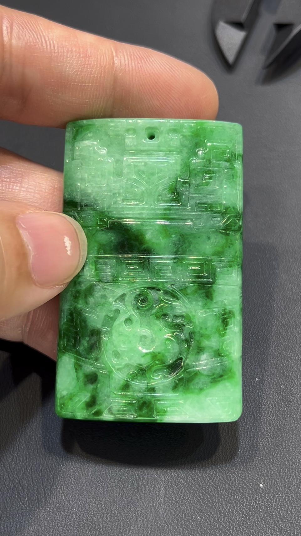 翡翠仿古吊墜|花青種玉料 × 古色古香 × 紋理自然 × 收藏級文化精品|翡翠推薦 #793 3 翡翠仿古吊墜|花青種玉料 × 古色古香 × 紋理自然 × 收藏級文化精品|翡翠推薦 #793 - Image 3