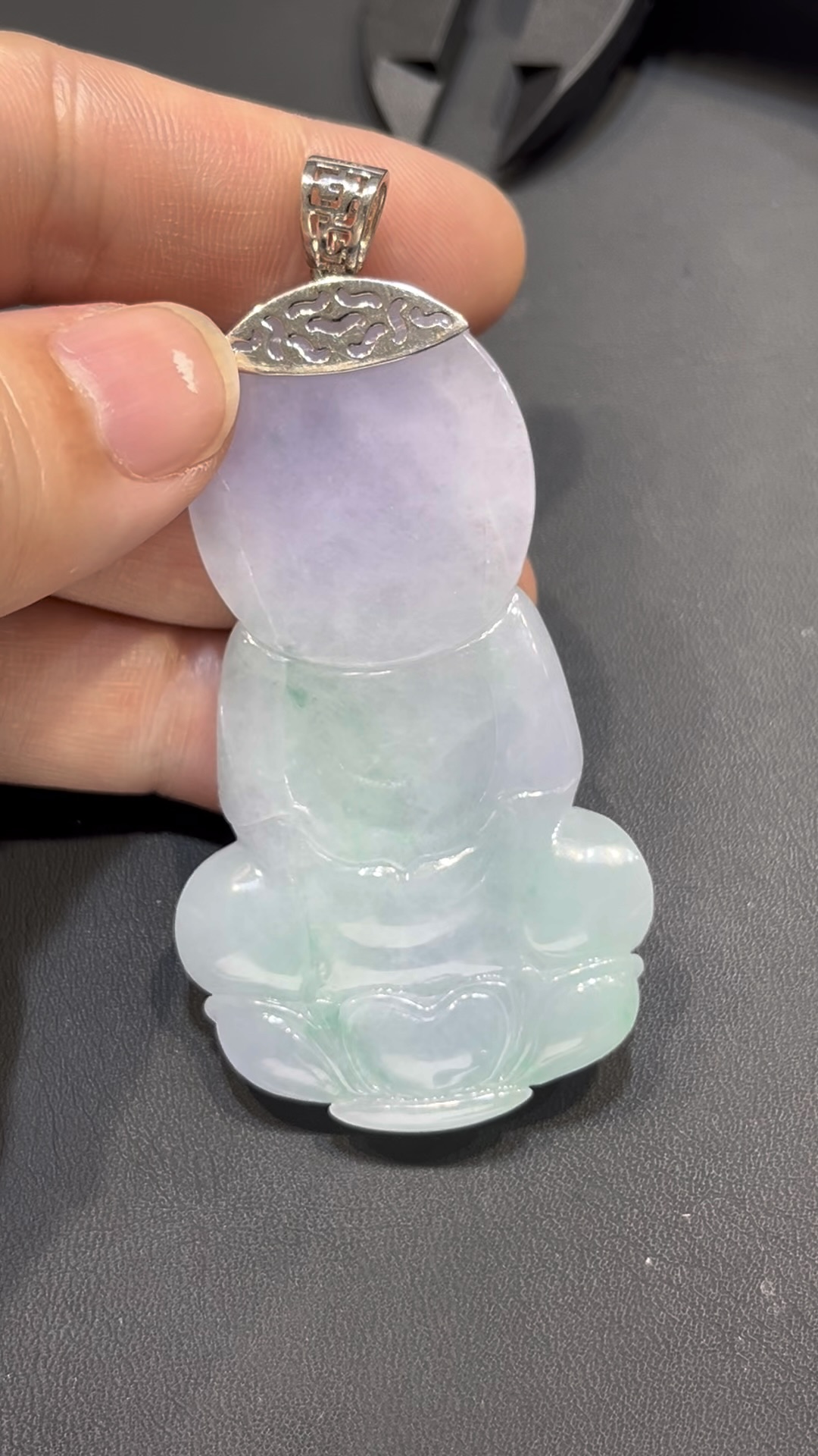 春彩翡翠觀音|高雅色調 × 慈悲守護 × 精緻金工 × 收藏推薦 #798 6 春彩翡翠觀音|高雅色調 × 慈悲守護 × 精緻金工 × 收藏推薦 #798 - Image 6