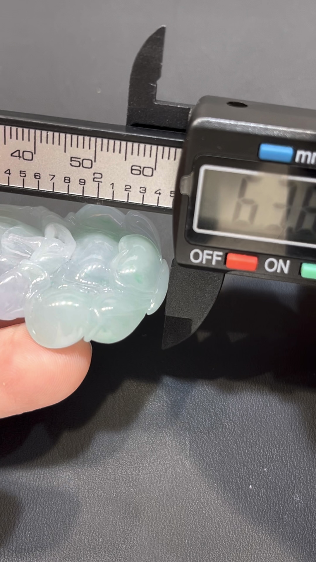 春彩翡翠觀音|高雅色調 × 慈悲守護 × 精緻金工 × 收藏推薦 #798 8 春彩翡翠觀音|高雅色調 × 慈悲守護 × 精緻金工 × 收藏推薦 #798 - Image 8