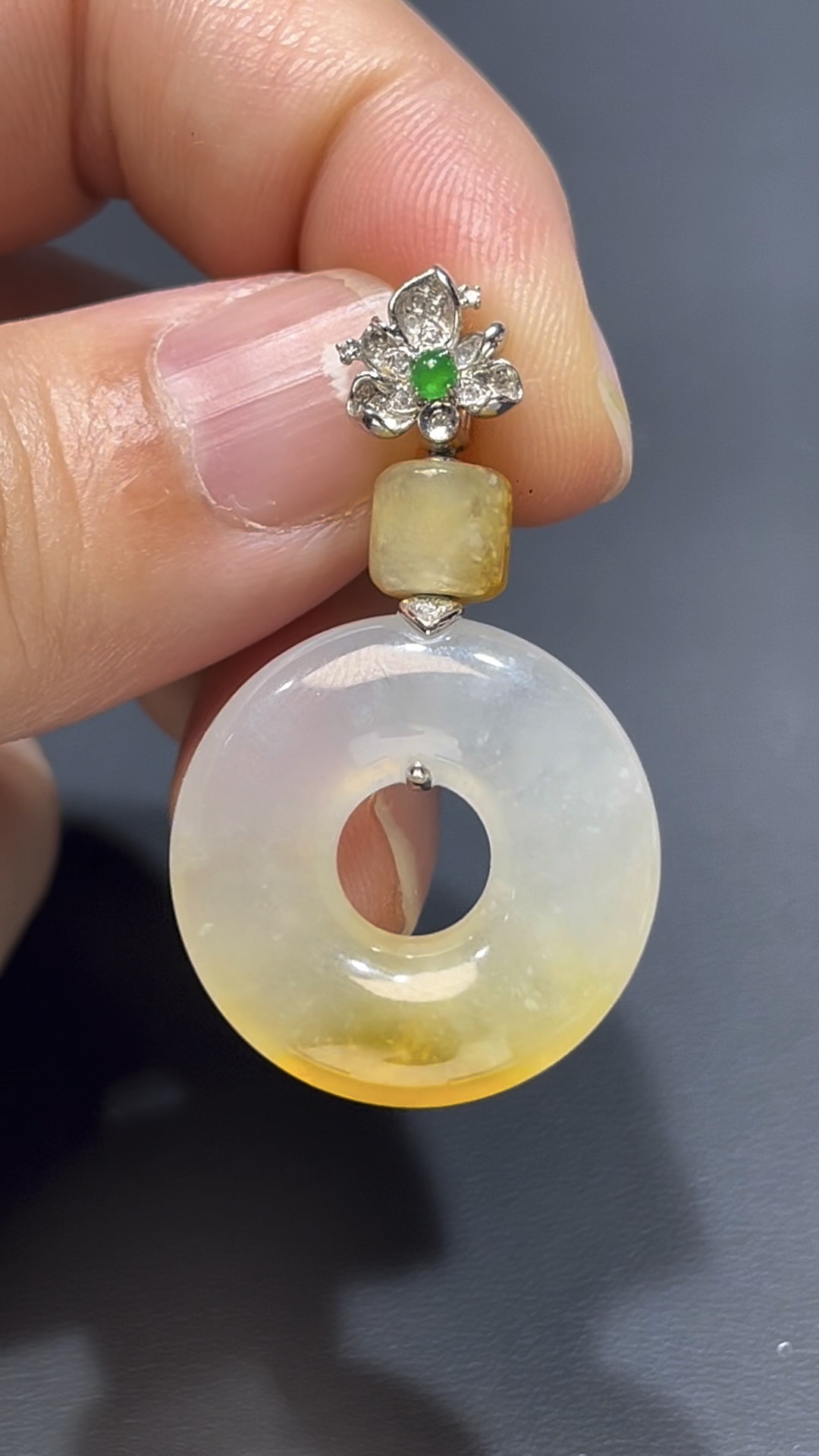 翡翠平安環吊墜|淺黃翡翠 × 18K白金鑲嵌 × 別致設計 × 平安圓滿推薦 #812 6 翡翠平安環吊墜|淺黃翡翠 × 18K白金鑲嵌 × 別致設計 × 平安圓滿推薦 #812 - Image 6