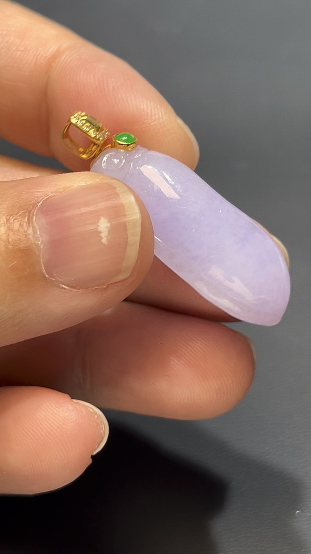 翡翠福瓜吊墜|紫羅蘭翡翠 × 18K黃金鑲嵌 × 福氣隨身 × 高雅精品推薦 #814 4 翡翠福瓜吊墜|紫羅蘭翡翠 × 18K黃金鑲嵌 × 福氣隨身 × 高雅精品推薦 #814 - Image 4