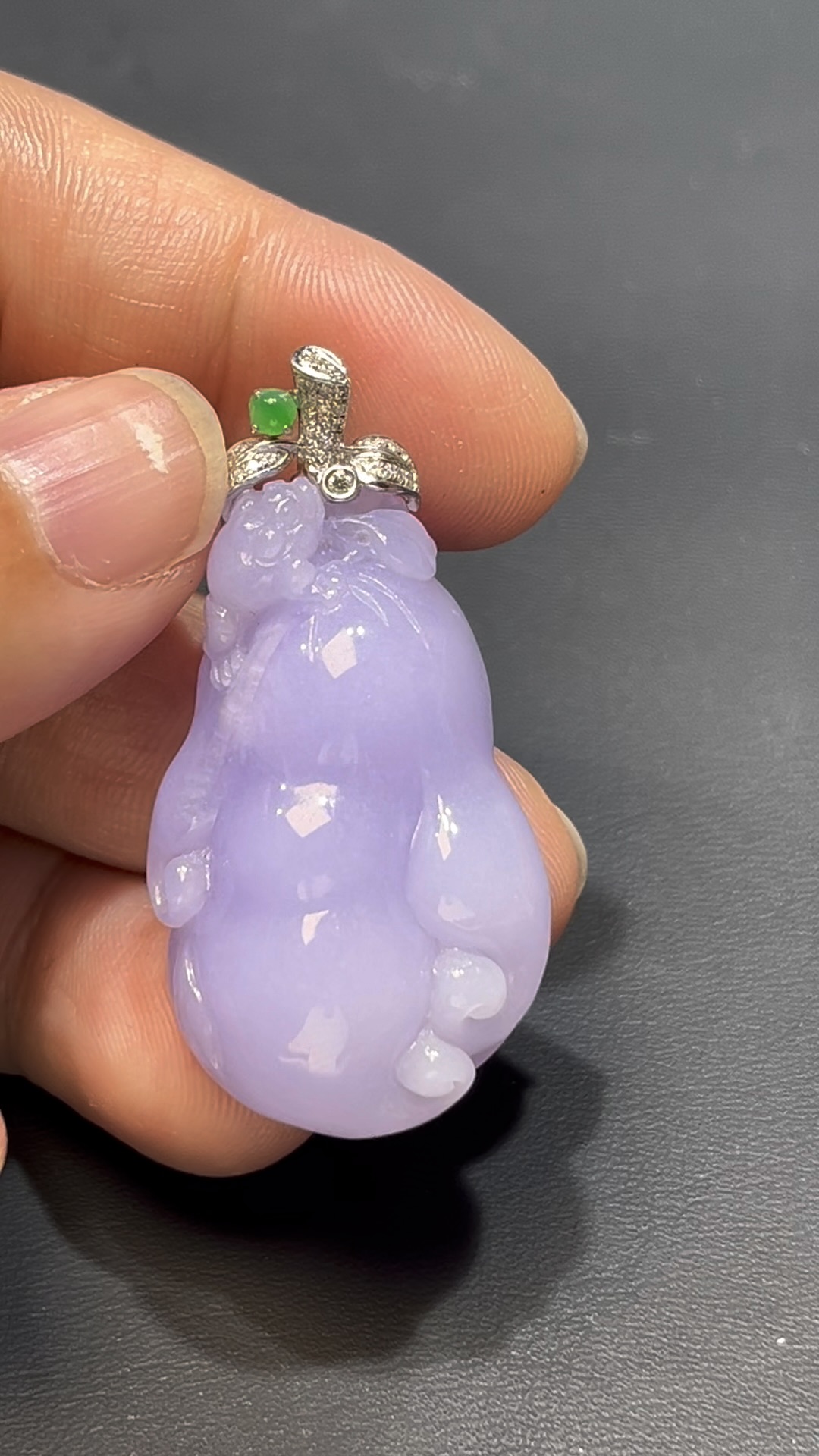 翡翠福瓜吊墜|紫色翡翠 × 三足蟾 × 枝頭造型 × 18K白金鑲嵌 × 福氣財運精品推薦 #816 3 翡翠福瓜吊墜|紫色翡翠 × 三足蟾 × 枝頭造型 × 18K白金鑲嵌 × 福氣財運精品推薦 #816 - Image 3