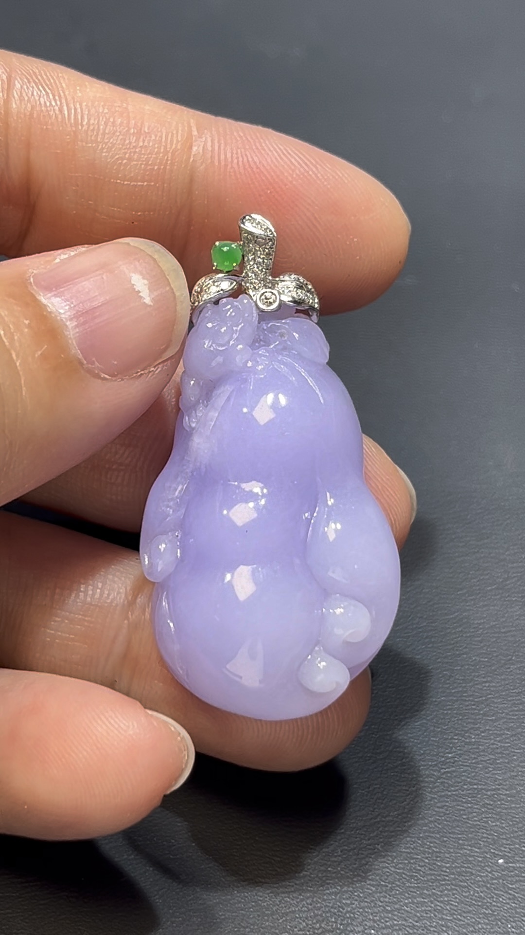 翡翠福瓜吊墜|紫色翡翠 × 三足蟾 × 枝頭造型 × 18K白金鑲嵌 × 福氣財運精品推薦 #816 5 翡翠福瓜吊墜|紫色翡翠 × 三足蟾 × 枝頭造型 × 18K白金鑲嵌 × 福氣財運精品推薦 #816 - Image 5