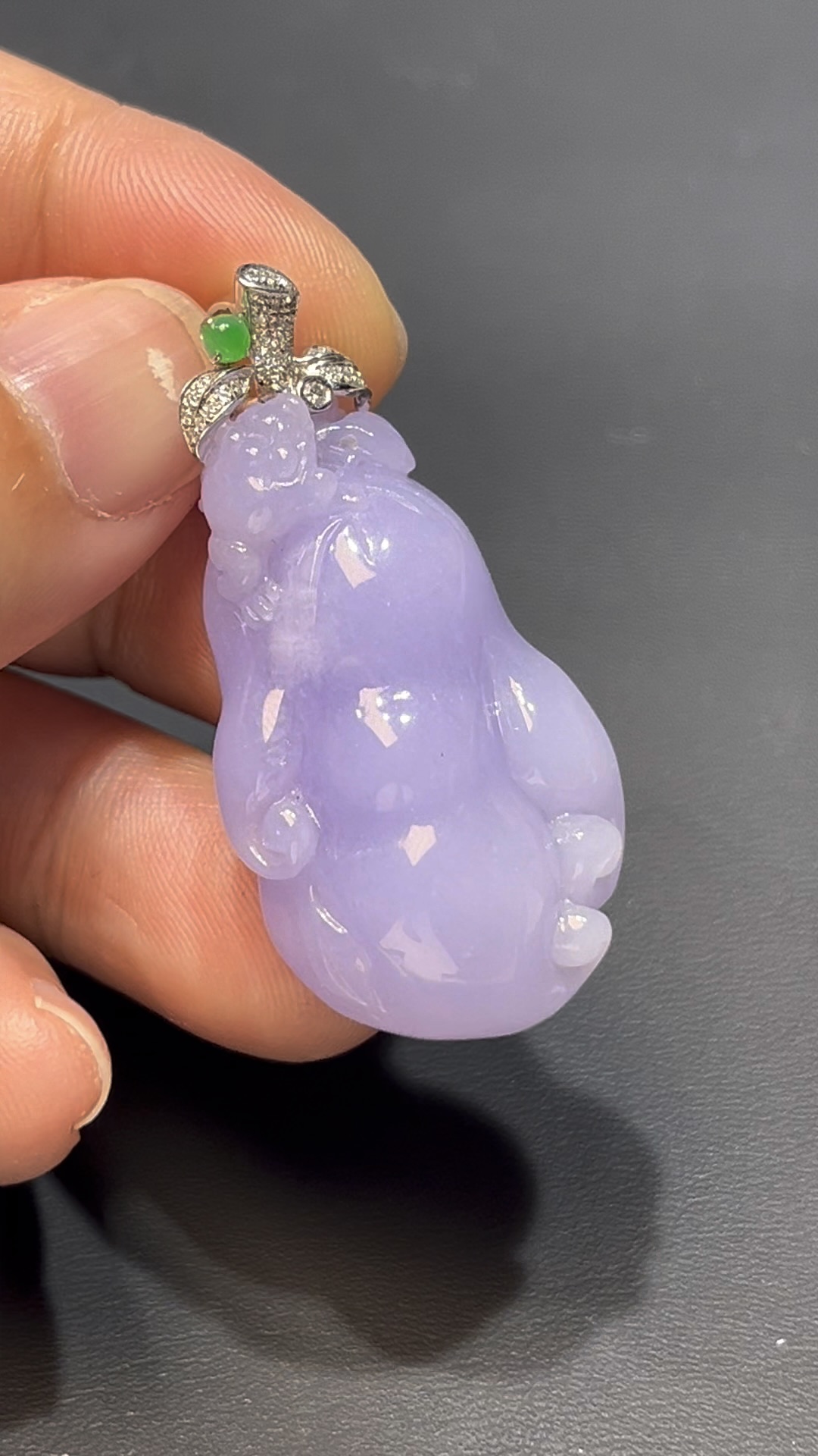 翡翠福瓜吊墜|紫色翡翠 × 三足蟾 × 枝頭造型 × 18K白金鑲嵌 × 福氣財運精品推薦 #816 6 翡翠福瓜吊墜|紫色翡翠 × 三足蟾 × 枝頭造型 × 18K白金鑲嵌 × 福氣財運精品推薦 #816 - Image 6