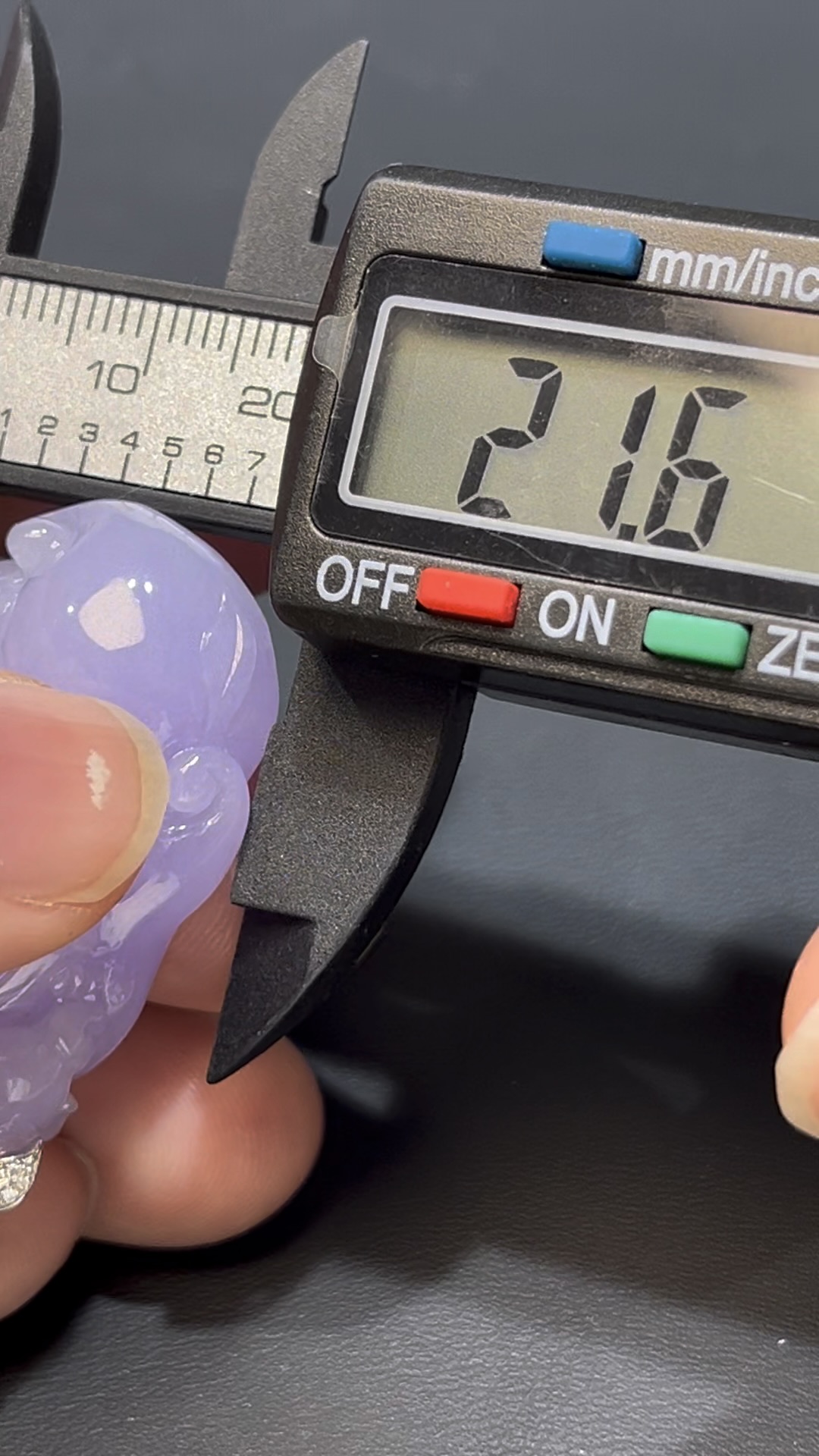 翡翠福瓜吊墜|紫色翡翠 × 三足蟾 × 枝頭造型 × 18K白金鑲嵌 × 福氣財運精品推薦 #816 8 翡翠福瓜吊墜|紫色翡翠 × 三足蟾 × 枝頭造型 × 18K白金鑲嵌 × 福氣財運精品推薦 #816 - Image 8