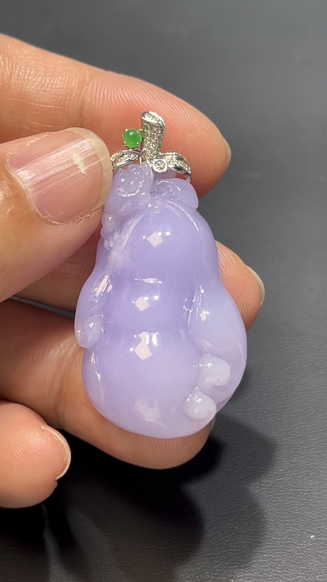 翡翠福瓜吊墜|紫色翡翠 × 三足蟾 × 枝頭造型 × 18K白金鑲嵌 × 福氣財運精品推薦 #816 1 翡翠福瓜吊墜|紫色翡翠 × 三足蟾 × 枝頭造型 × 18K白金鑲嵌 × 福氣財運精品推薦 #816