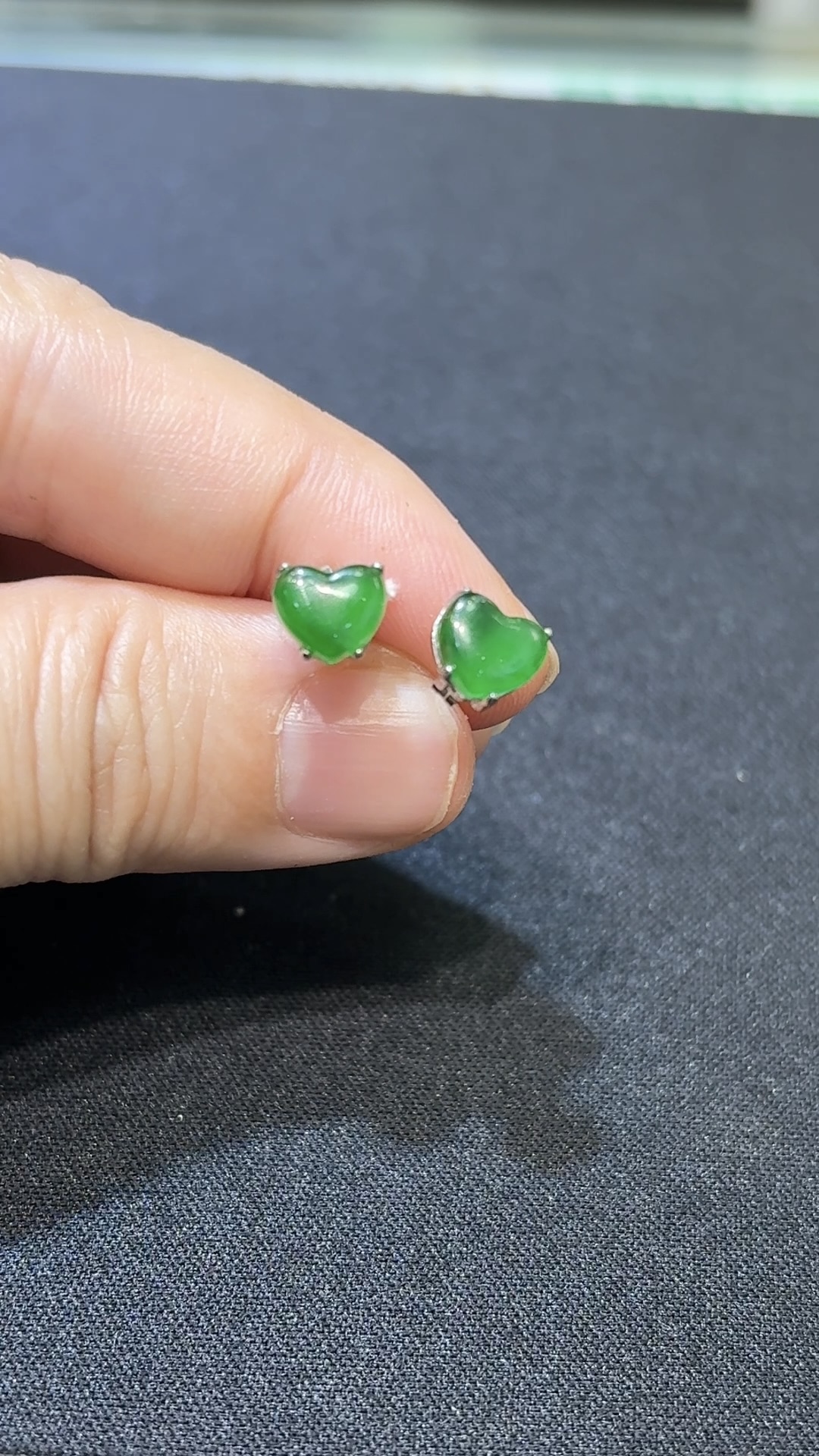 翡翠心形耳環|高綠危地馬拉翡翠 × 925銀托 × 簡約設計 × 氣質推薦 #48448 2 翡翠心形耳環|高綠危地馬拉翡翠 × 925銀托 × 簡約設計 × 氣質推薦 #48448 - Image 2