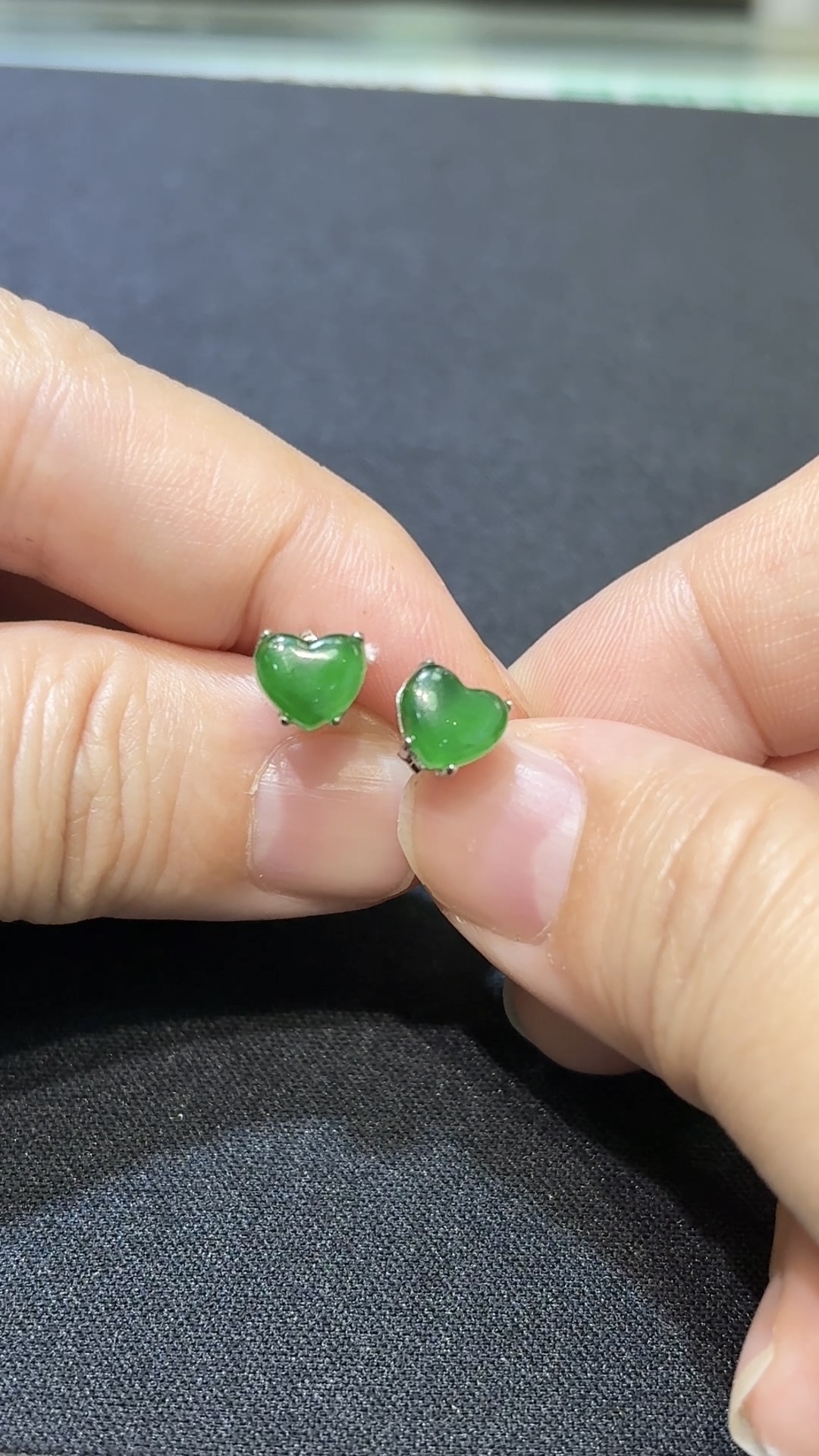 翡翠心形耳環|高綠危地馬拉翡翠 × 925銀托 × 簡約設計 × 氣質推薦 #48448 3 翡翠心形耳環|高綠危地馬拉翡翠 × 925銀托 × 簡約設計 × 氣質推薦 #48448 - Image 3