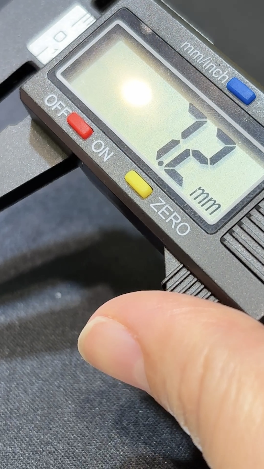 翡翠無事牌耳環|高綠危地馬拉翡翠 × 925銀托 × 水晶圍邊 × 平安守護推薦 #48496 9 翡翠無事牌耳環|高綠危地馬拉翡翠 × 925銀托 × 水晶圍邊 × 平安守護推薦 #48496 - Image 9