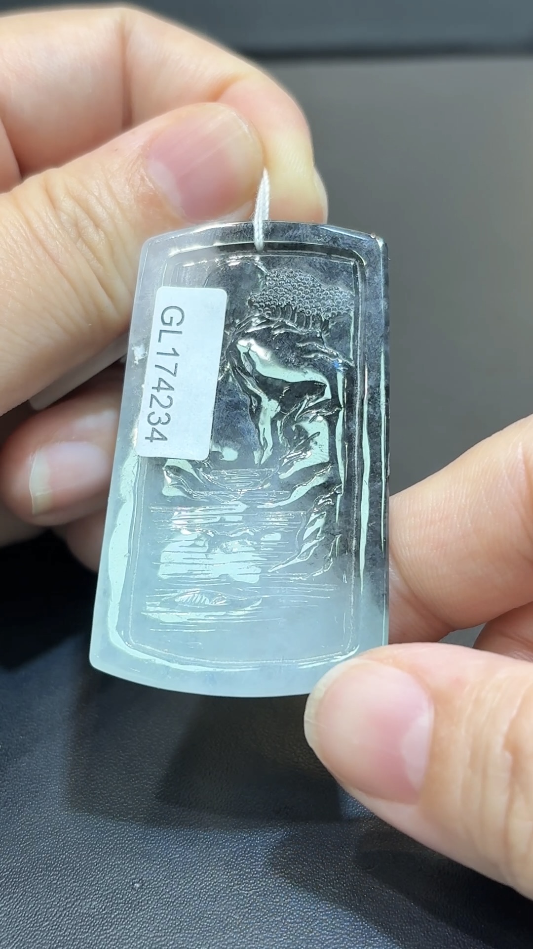 翡翠山水牌吊墜|烏雞種翡翠 × 潑墨山水意境 × 藝術收藏推薦 GL174234 5 翡翠山水牌吊墜|烏雞種翡翠 × 潑墨山水意境 × 藝術收藏推薦 GL174234 - Image 5