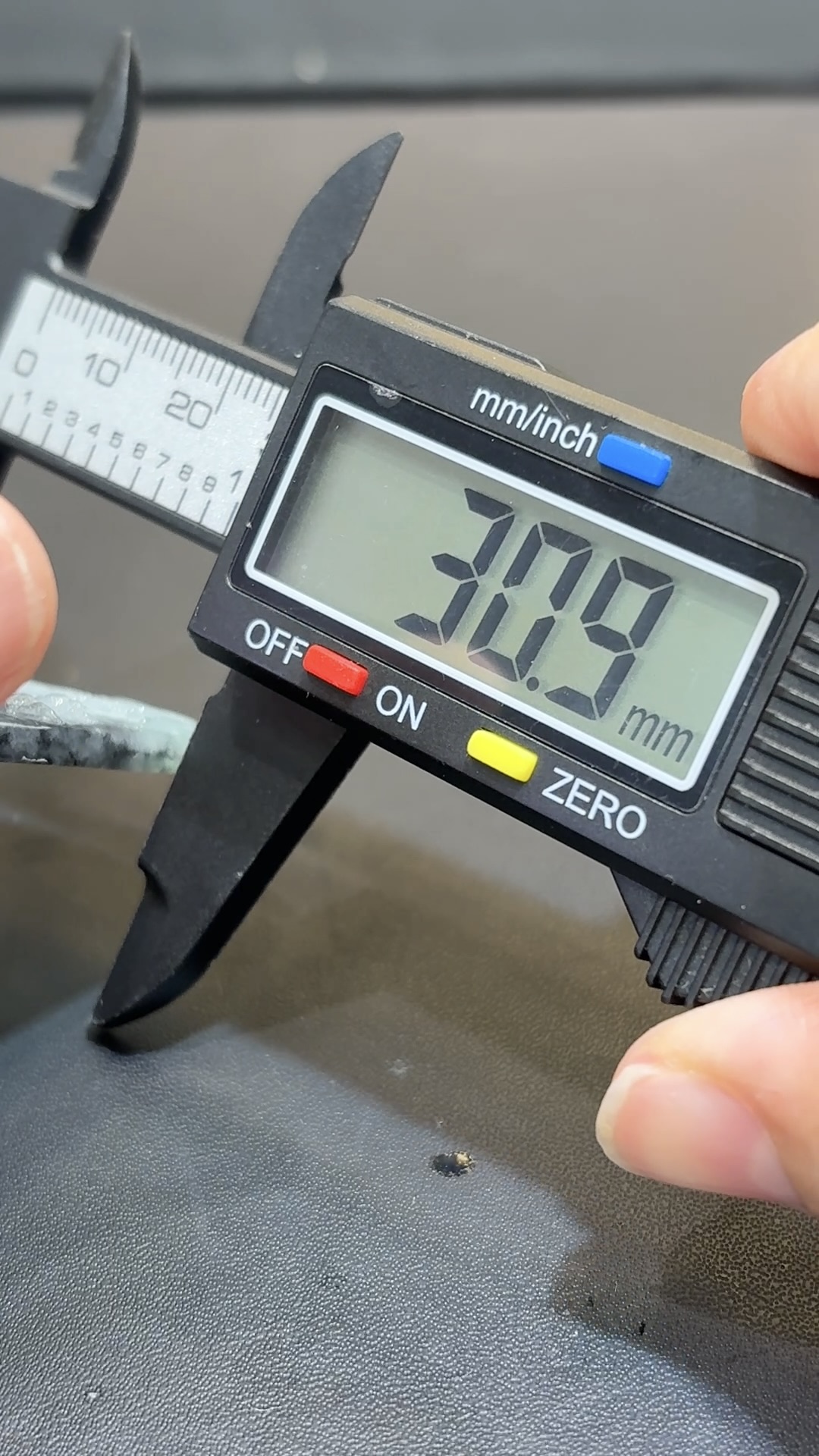 翡翠山水牌吊墜|烏雞種翡翠 × 潑墨山水意境 × 藝術收藏推薦 GL174234 8 翡翠山水牌吊墜|烏雞種翡翠 × 潑墨山水意境 × 藝術收藏推薦 GL174234 - Image 8