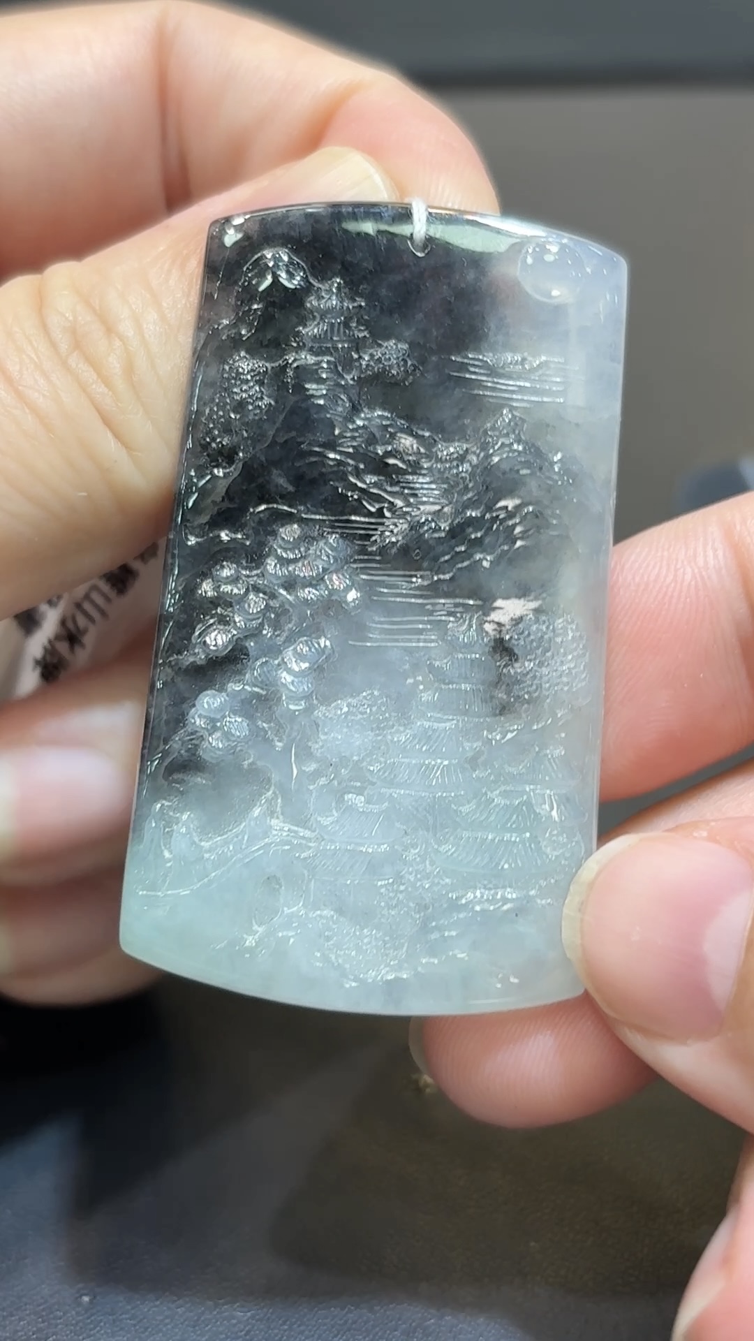 翡翠山水牌吊墜|烏雞種翡翠 × 潑墨山水意境 × 藝術收藏推薦 GL174234 6 翡翠山水牌吊墜|烏雞種翡翠 × 潑墨山水意境 × 藝術收藏推薦 GL174234 - Image 6
