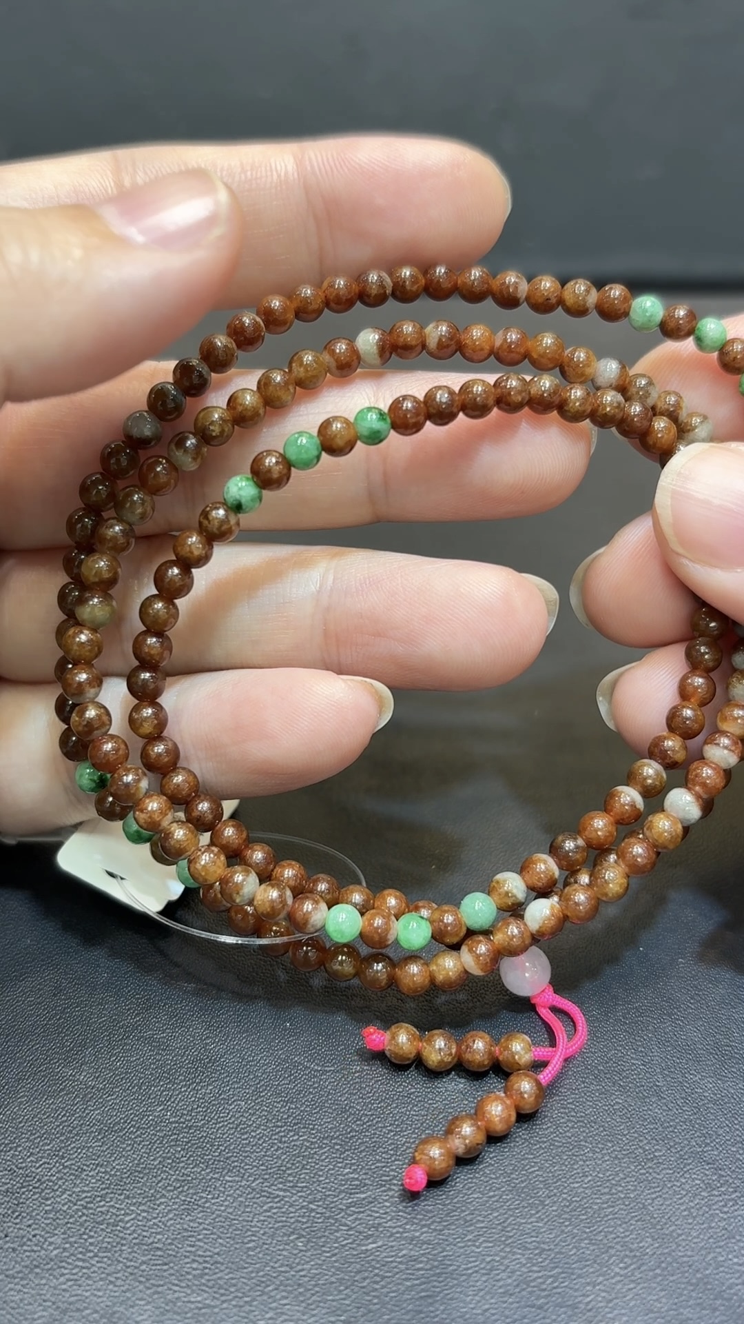 紅翡小米珠|兩用設計 × 吊墜項鏈+手串 × 喜慶色澤 × 實用翡翠推薦 1 紅翡小米珠|兩用設計 × 吊墜項鏈+手串 × 喜慶色澤 × 實用翡翠推薦