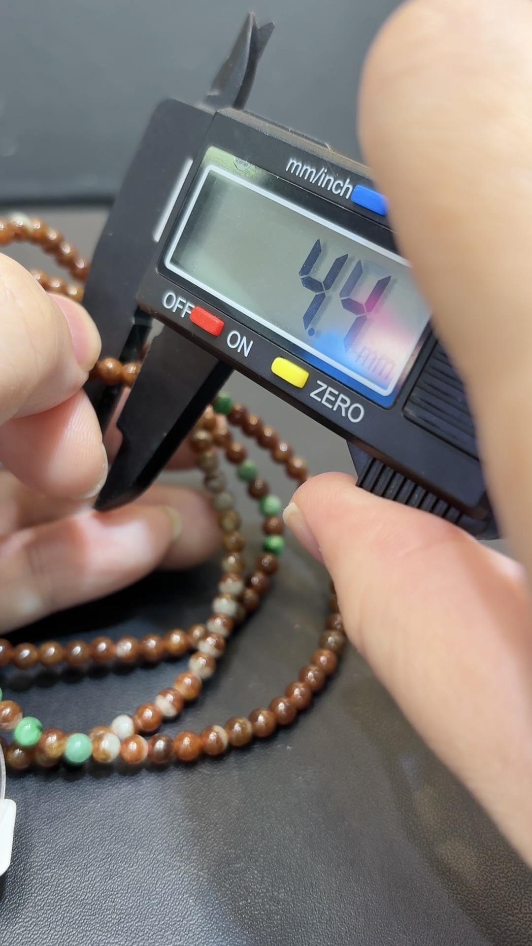 紅翡小米珠|兩用設計 × 吊墜項鏈+手串 × 喜慶色澤 × 實用翡翠推薦 7 紅翡小米珠|兩用設計 × 吊墜項鏈+手串 × 喜慶色澤 × 實用翡翠推薦 - Image 7