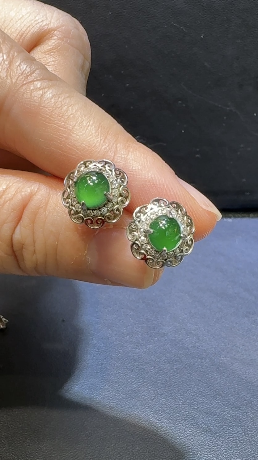 翡翠高綠蛋面耳環|危地馬拉翡翠 × 蕾絲銀托 × 復古氣質推薦 #48504 3 翡翠高綠蛋面耳環|危地馬拉翡翠 × 蕾絲銀托 × 復古氣質推薦 #48504 - Image 3