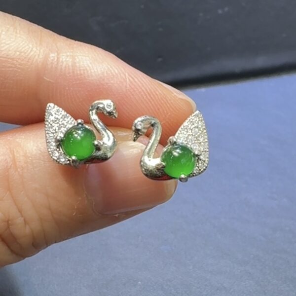 翡翠天鵝耳環｜高綠危地馬拉翡翠蛋面 × 天鵝造型銀托 × 優雅氣質推薦 #48500