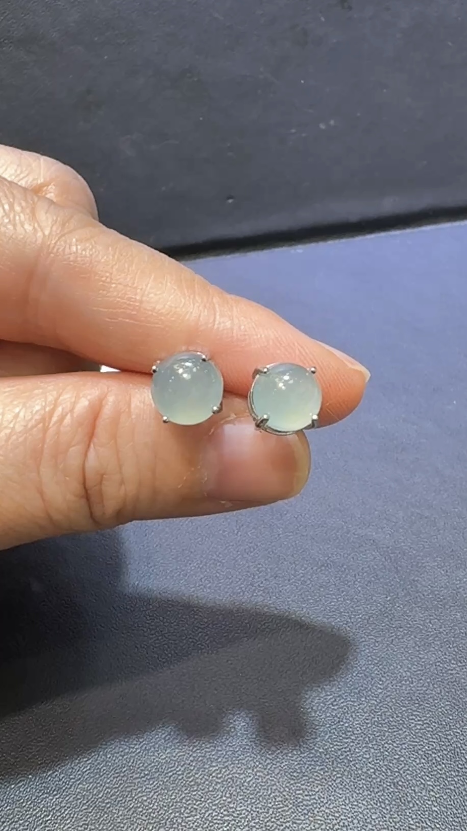 翡翠蛋面耳環|淺藍危地馬拉翡翠 × 925銀托 × 簡約設計 × 種水佳推薦 #48501 2 翡翠蛋面耳環|淺藍危地馬拉翡翠 × 925銀托 × 簡約設計 × 種水佳推薦 #48501 - Image 2