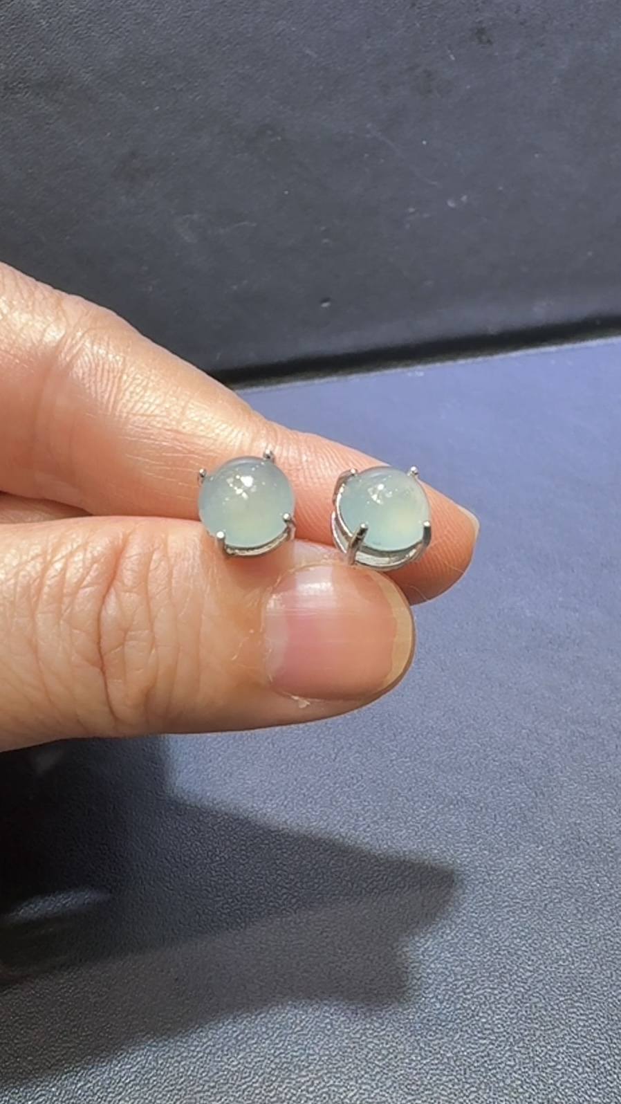 翡翠蛋面耳環|淺藍危地馬拉翡翠 × 925銀托 × 簡約設計 × 種水佳推薦 #48501 3 翡翠蛋面耳環|淺藍危地馬拉翡翠 × 925銀托 × 簡約設計 × 種水佳推薦 #48501 - Image 3