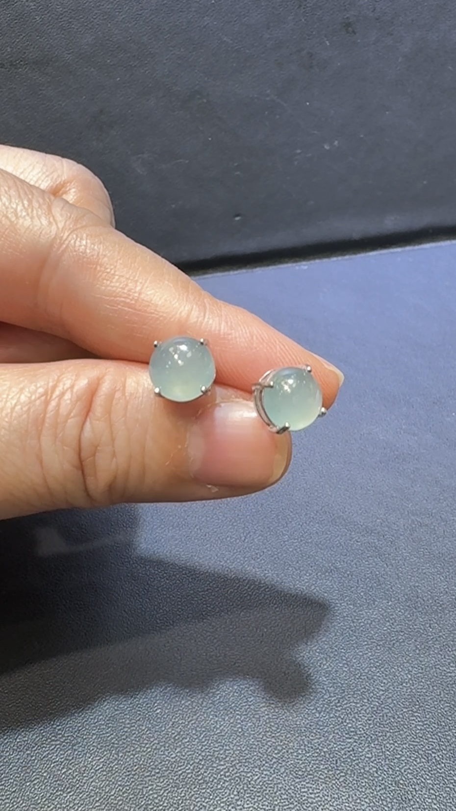 翡翠蛋面耳環|淺藍危地馬拉翡翠 × 925銀托 × 簡約設計 × 種水佳推薦 #48501 5 翡翠蛋面耳環|淺藍危地馬拉翡翠 × 925銀托 × 簡約設計 × 種水佳推薦 #48501 - Image 5
