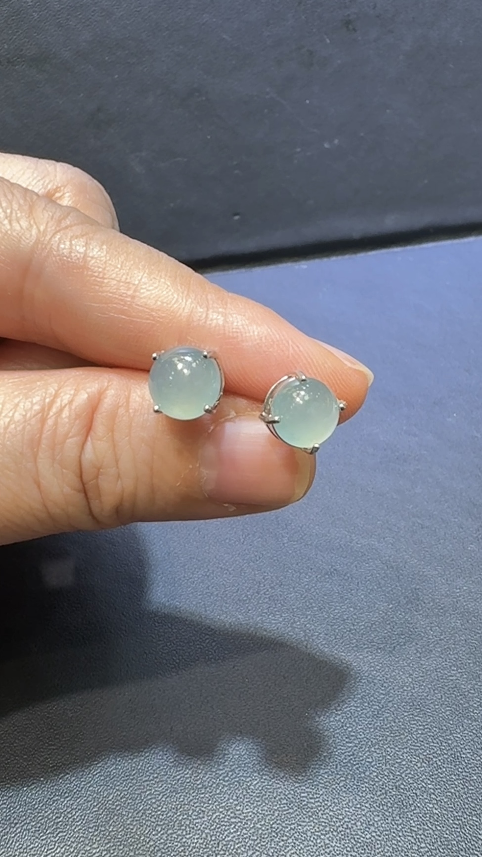 翡翠蛋面耳環|淺藍危地馬拉翡翠 × 925銀托 × 簡約設計 × 種水佳推薦 #48501 6 翡翠蛋面耳環|淺藍危地馬拉翡翠 × 925銀托 × 簡約設計 × 種水佳推薦 #48501 - Image 6