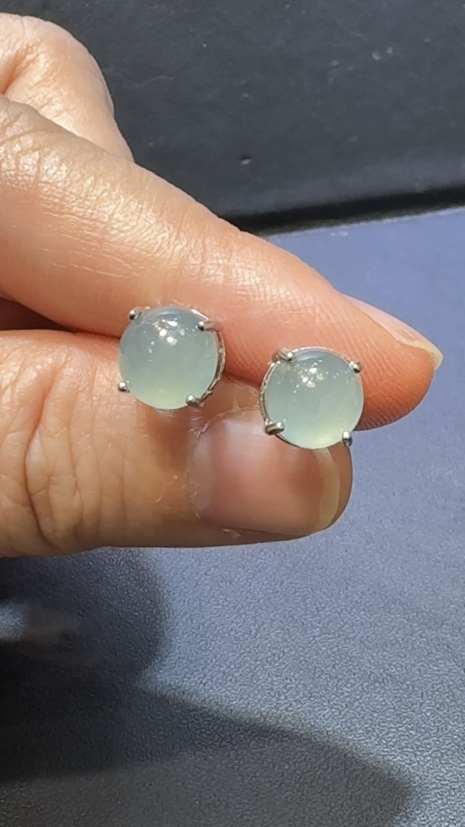 翡翠蛋面耳環|淺藍危地馬拉翡翠 × 925銀托 × 簡約設計 × 種水佳推薦 #48501 1 翡翠蛋面耳環|淺藍危地馬拉翡翠 × 925銀托 × 簡約設計 × 種水佳推薦 #48501