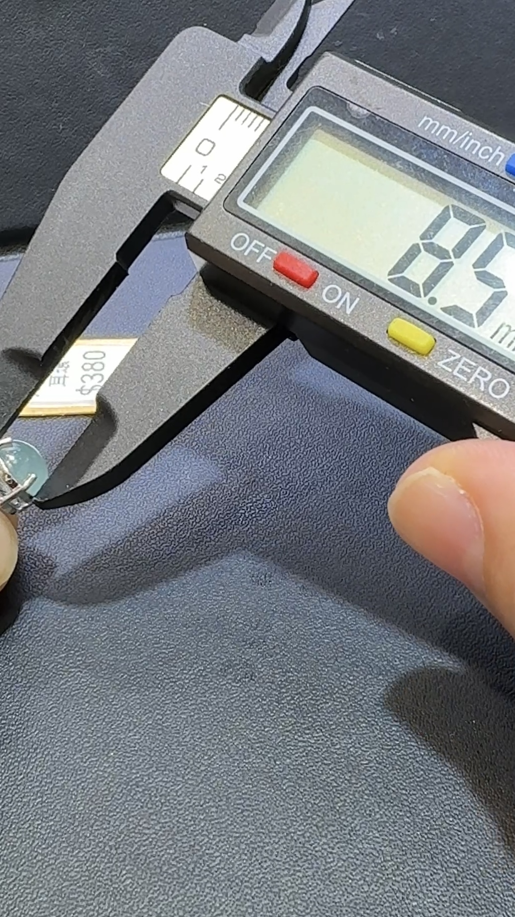 翡翠蛋面耳環|淺藍危地馬拉翡翠 × 925銀托 × 簡約設計 × 種水佳推薦 #48501 7 翡翠蛋面耳環|淺藍危地馬拉翡翠 × 925銀托 × 簡約設計 × 種水佳推薦 #48501 - Image 7