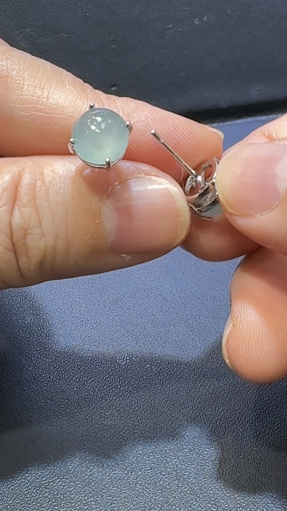 翡翠蛋面耳環|淺藍危地馬拉翡翠 × 925銀托 × 簡約設計 × 種水佳推薦 #48501 9 翡翠蛋面耳環|淺藍危地馬拉翡翠 × 925銀托 × 簡約設計 × 種水佳推薦 #48501 - Image 9