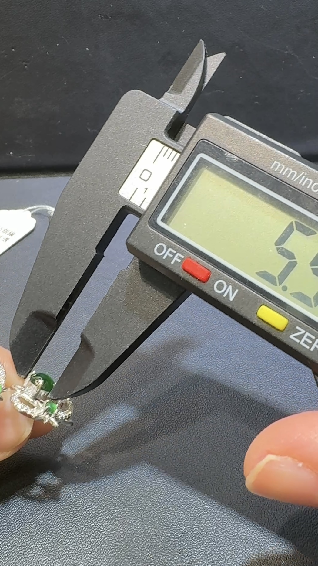 翡翠蛋面耳環|危地馬拉翡翠 × 星體運行造型 × 高色種水佳 × 925銀托推薦 #48482 7 翡翠蛋面耳環|危地馬拉翡翠 × 星體運行造型 × 高色種水佳 × 925銀托推薦 #48482 - Image 7