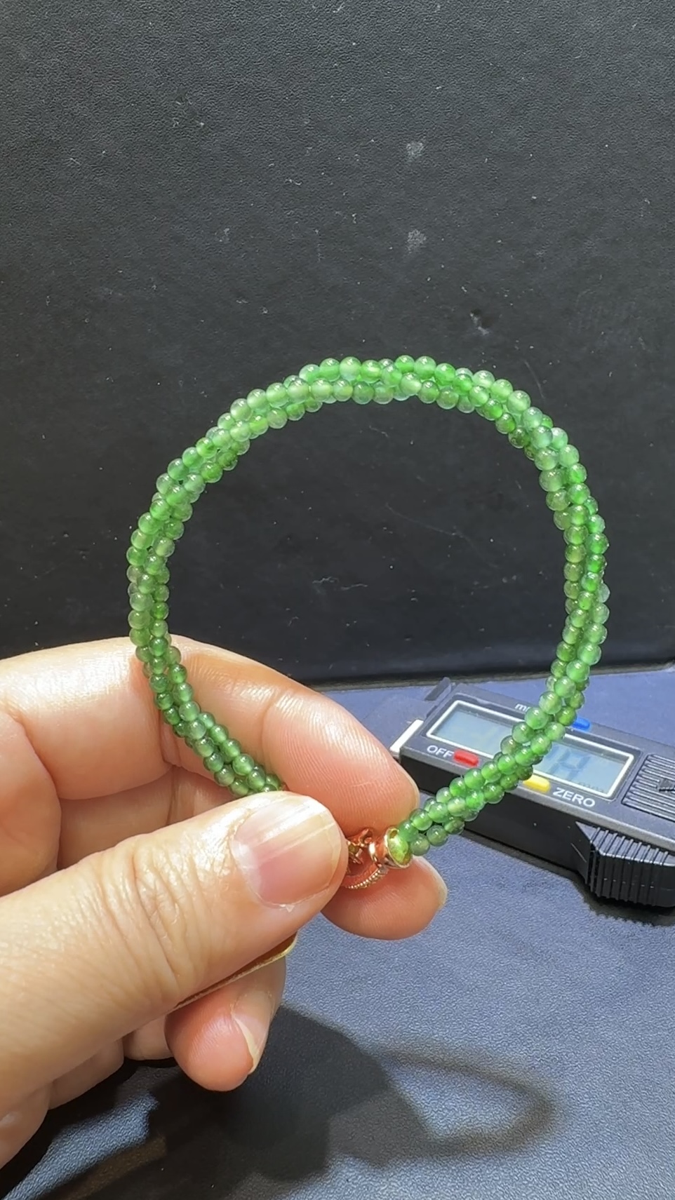 翡翠手串|危地馬拉翡翠 × 高色小米珠 × 麻花造型 × 創意特色推薦 #48806 1 翡翠手串|危地馬拉翡翠 × 高色小米珠 × 麻花造型 × 創意特色推薦 #48806