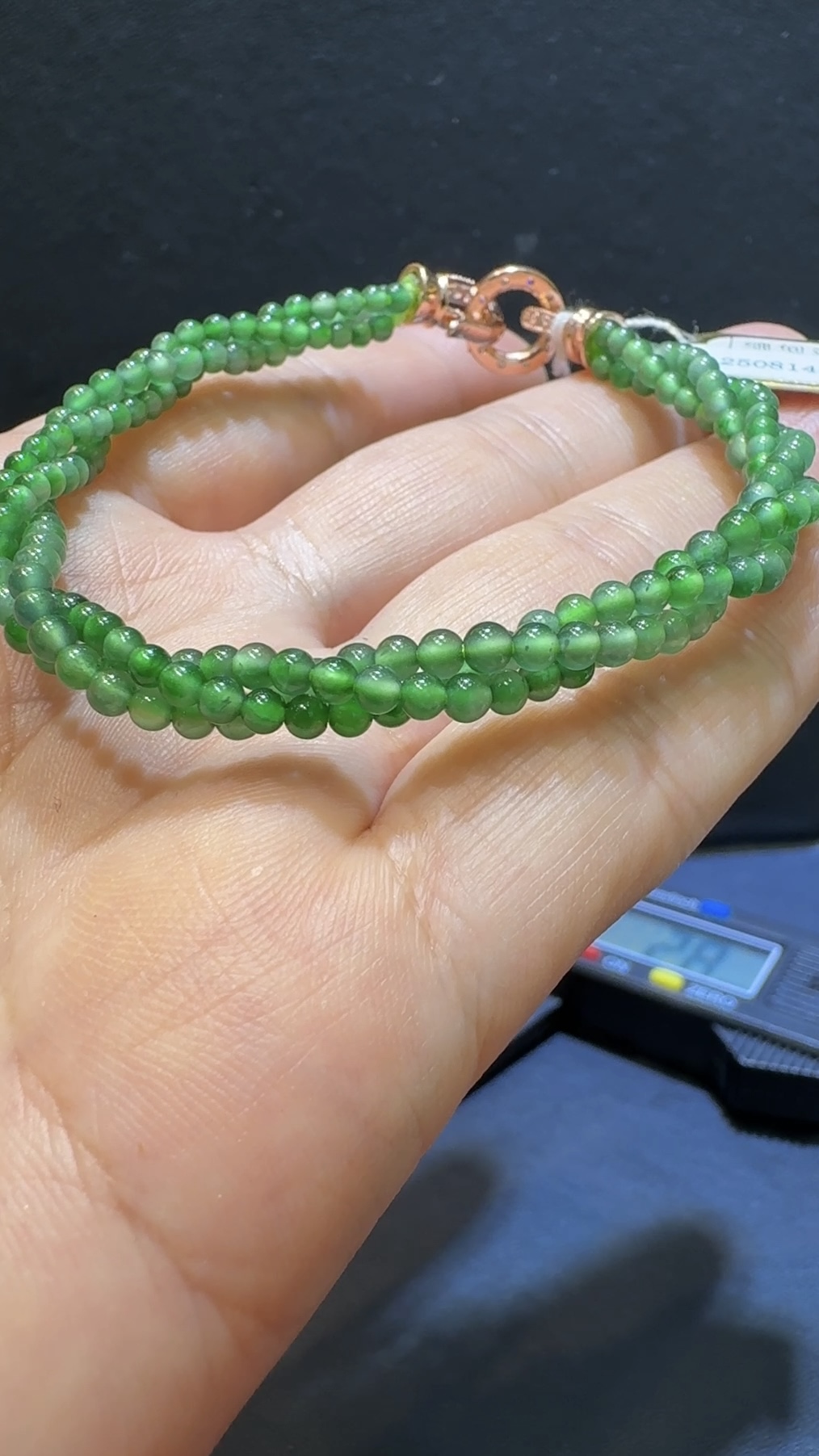 翡翠手串|危地馬拉翡翠 × 高色小米珠 × 麻花造型 × 創意特色推薦 #48806 5 翡翠手串|危地馬拉翡翠 × 高色小米珠 × 麻花造型 × 創意特色推薦 #48806 - Image 5