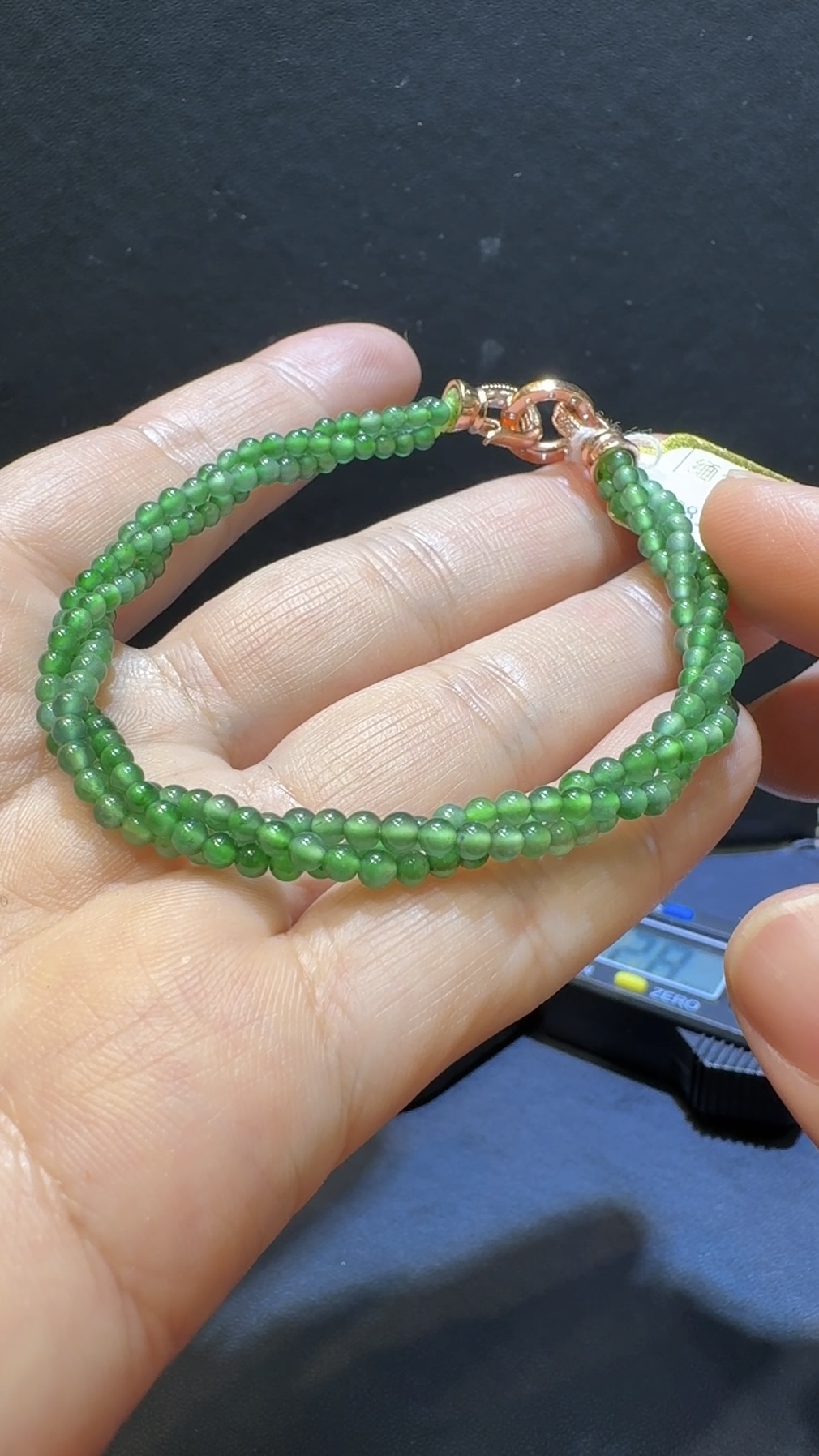 翡翠手串|危地馬拉翡翠 × 高色小米珠 × 麻花造型 × 創意特色推薦 #48806 6 翡翠手串|危地馬拉翡翠 × 高色小米珠 × 麻花造型 × 創意特色推薦 #48806 - Image 6