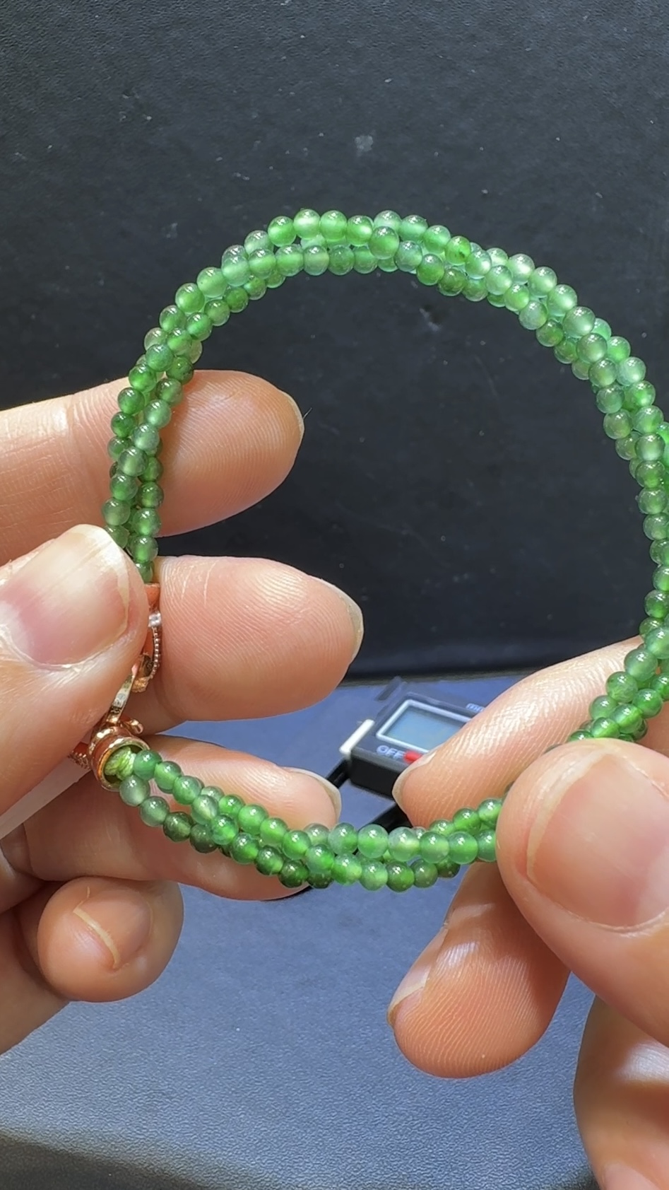 翡翠手串|危地馬拉翡翠 × 高色小米珠 × 麻花造型 × 創意特色推薦 #48806 7 翡翠手串|危地馬拉翡翠 × 高色小米珠 × 麻花造型 × 創意特色推薦 #48806 - Image 7