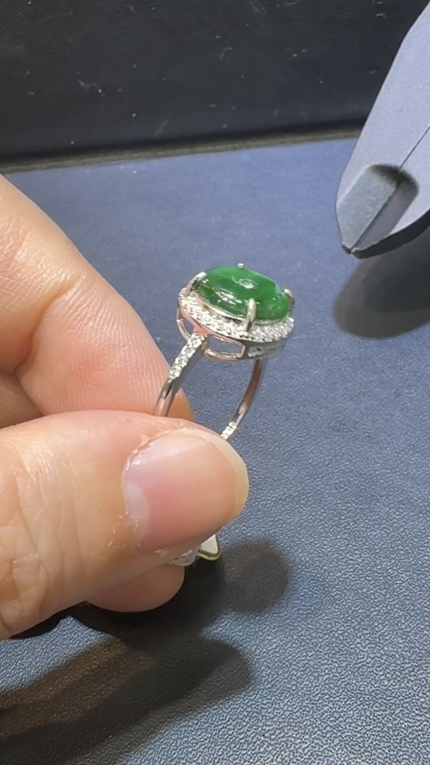 翡翠戒指|危地馬拉翡翠平安扣 × 高色蛋面 × 鋯石環繞 × 華麗美艷推薦 #14852 6 翡翠戒指|危地馬拉翡翠平安扣 × 高色蛋面 × 鋯石環繞 × 華麗美艷推薦 #14852 - Image 6