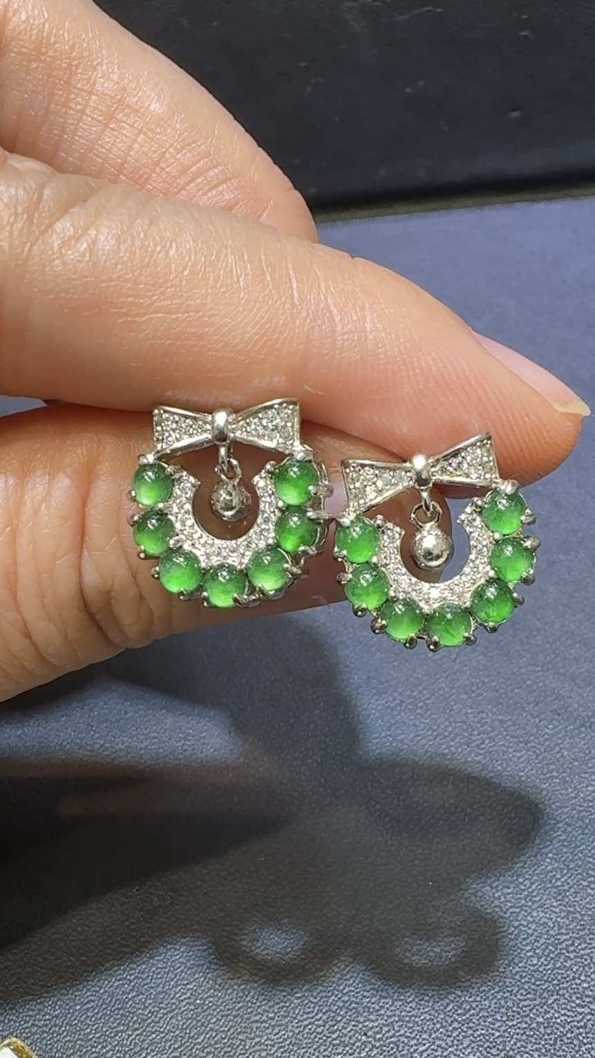 翡翠耳環|危地馬拉翡翠小蛋面 × 聖誕花造型 × 高色 × 鋯石環繞推薦 #48487 1 翡翠耳環|危地馬拉翡翠小蛋面 × 聖誕花造型 × 高色 × 鋯石環繞推薦 #48487