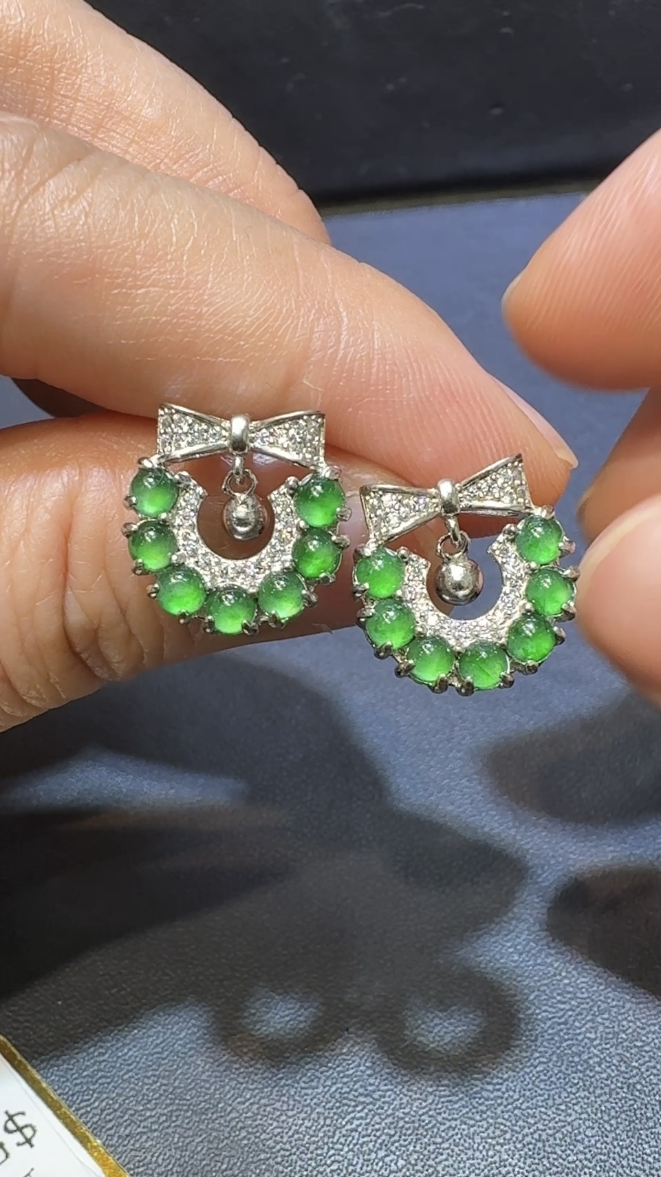 翡翠耳環|危地馬拉翡翠小蛋面 × 聖誕花造型 × 高色 × 鋯石環繞推薦 #48487 7 翡翠耳環|危地馬拉翡翠小蛋面 × 聖誕花造型 × 高色 × 鋯石環繞推薦 #48487 - Image 7
