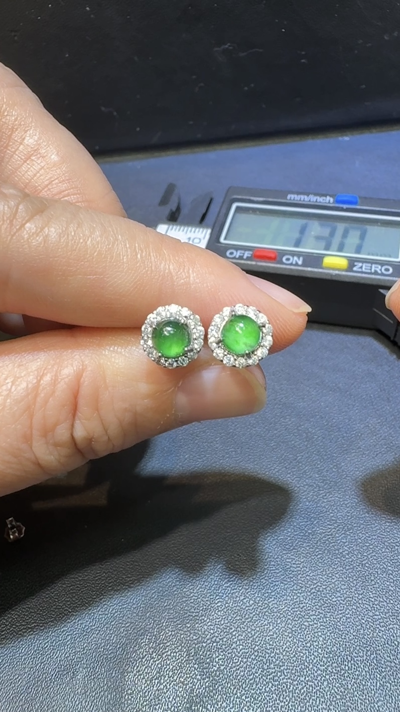 翡翠耳環|危地馬拉翡翠小蛋面 × 圓形設計 × 高色 × 鋯石環繞推薦 #12 5 翡翠耳環|危地馬拉翡翠小蛋面 × 圓形設計 × 高色 × 鋯石環繞推薦 #12 - Image 5