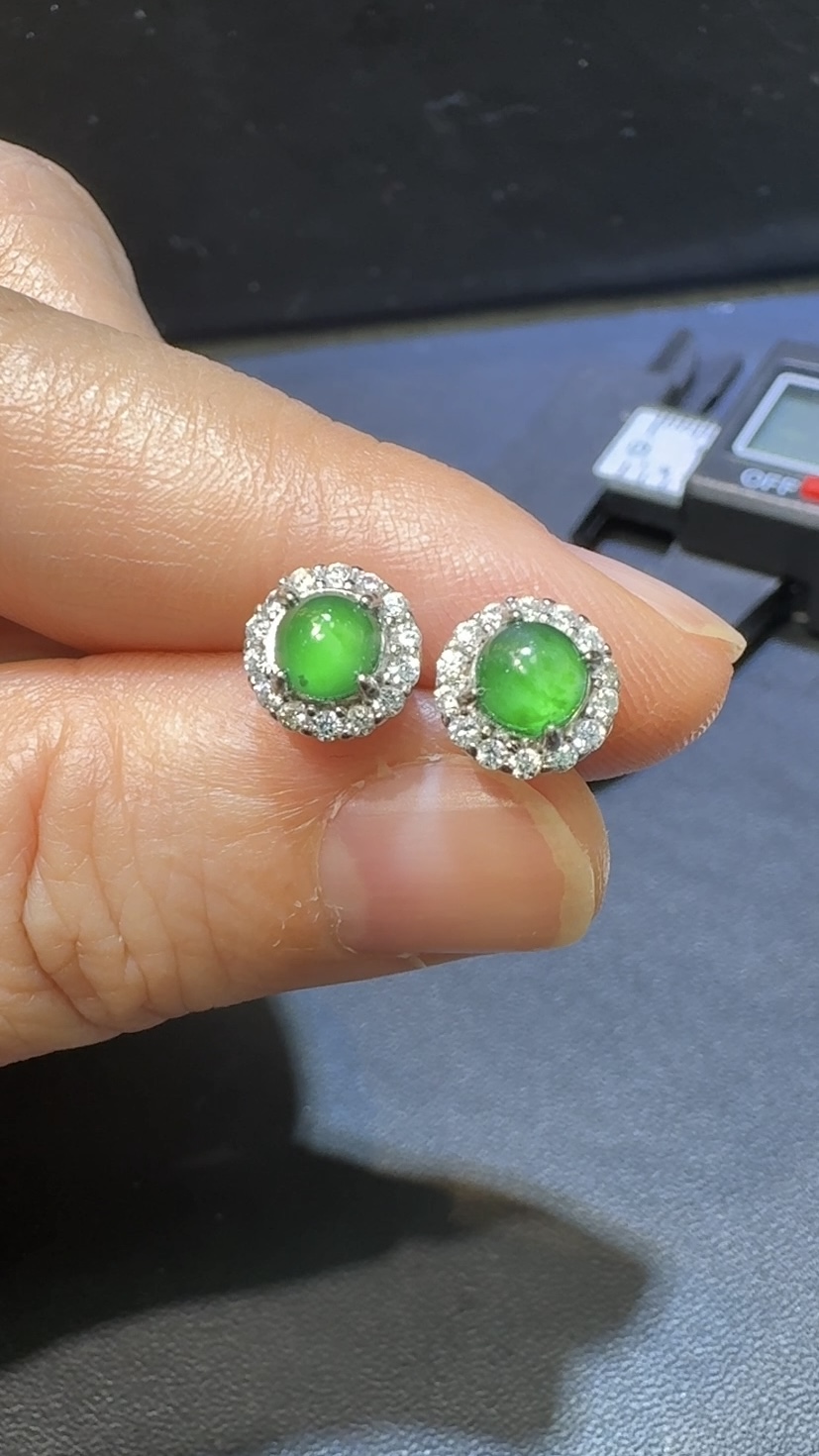 翡翠耳環|危地馬拉翡翠小蛋面 × 圓形設計 × 高色 × 鋯石環繞推薦 #12 7 翡翠耳環|危地馬拉翡翠小蛋面 × 圓形設計 × 高色 × 鋯石環繞推薦 #12 - Image 7