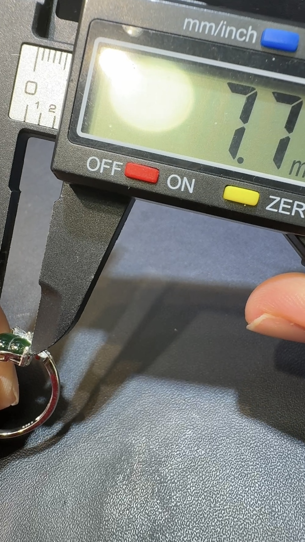 翡翠葫蘆戒指|危地馬拉翡翠 × 高色 × 開口設計 × 葫蘆蛋面組合推薦 7 翡翠葫蘆戒指|危地馬拉翡翠 × 高色 × 開口設計 × 葫蘆蛋面組合推薦 - Image 7