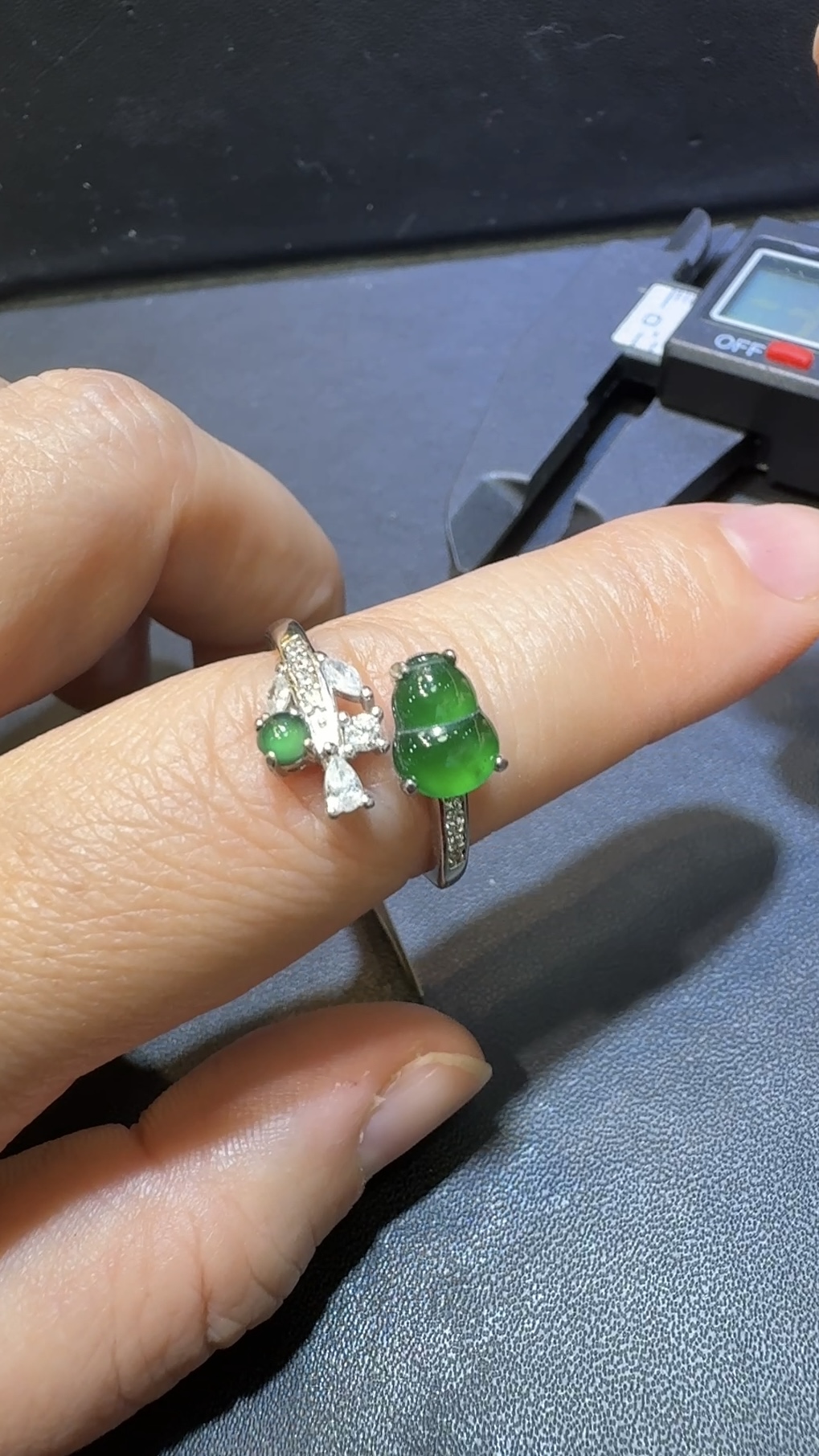 翡翠葫蘆戒指|危地馬拉翡翠 × 高色 × 開口設計 × 葫蘆蛋面組合推薦 8 翡翠葫蘆戒指|危地馬拉翡翠 × 高色 × 開口設計 × 葫蘆蛋面組合推薦 - Image 8