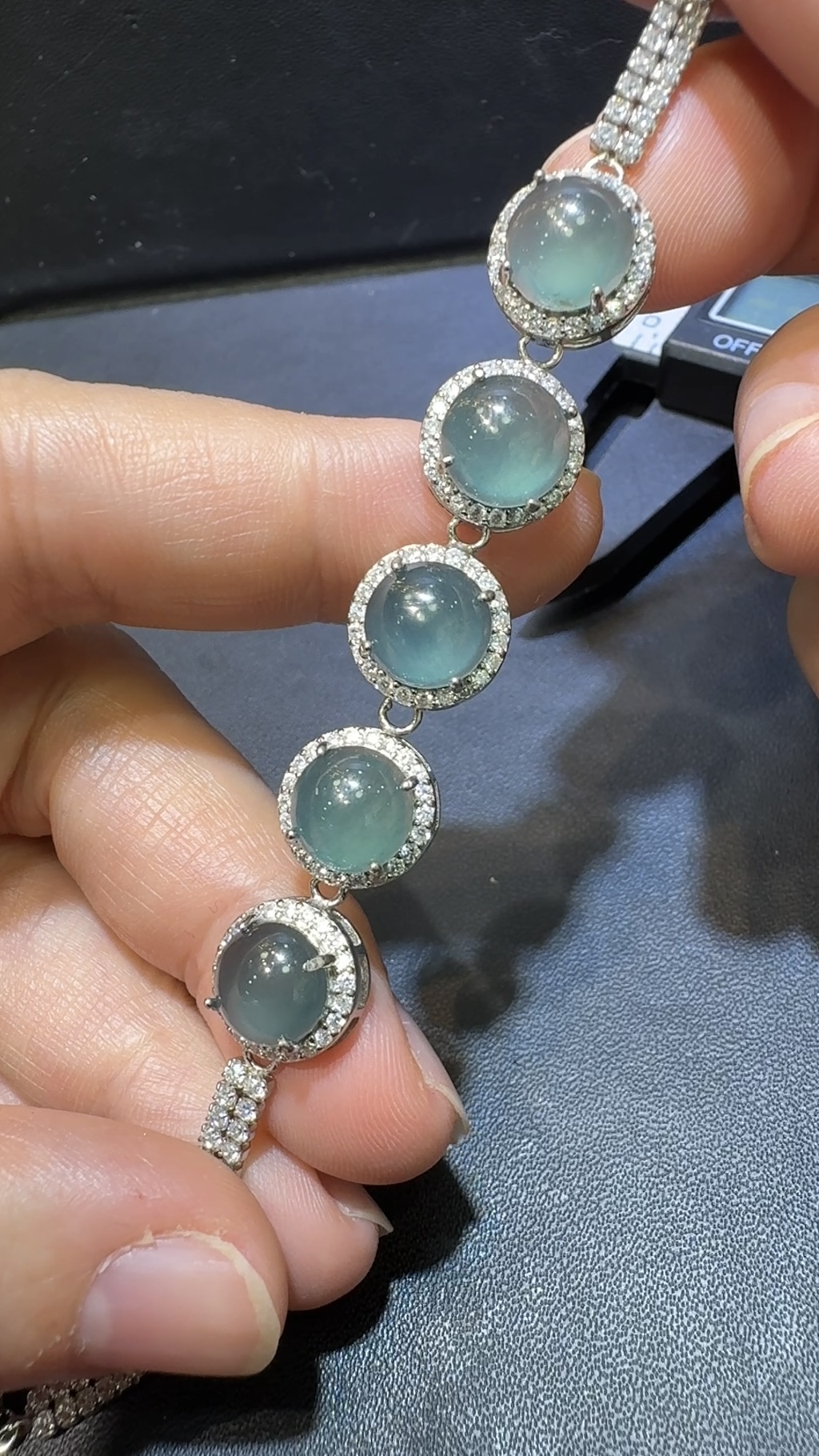 翡翠蛋面手串|危地馬拉翡翠 × 淡藍色大粒蛋面 × 鋯石環繞 × 華麗推薦 編號148466 6 翡翠蛋面手串|危地馬拉翡翠 × 淡藍色大粒蛋面 × 鋯石環繞 × 華麗推薦 編號148466 - Image 6