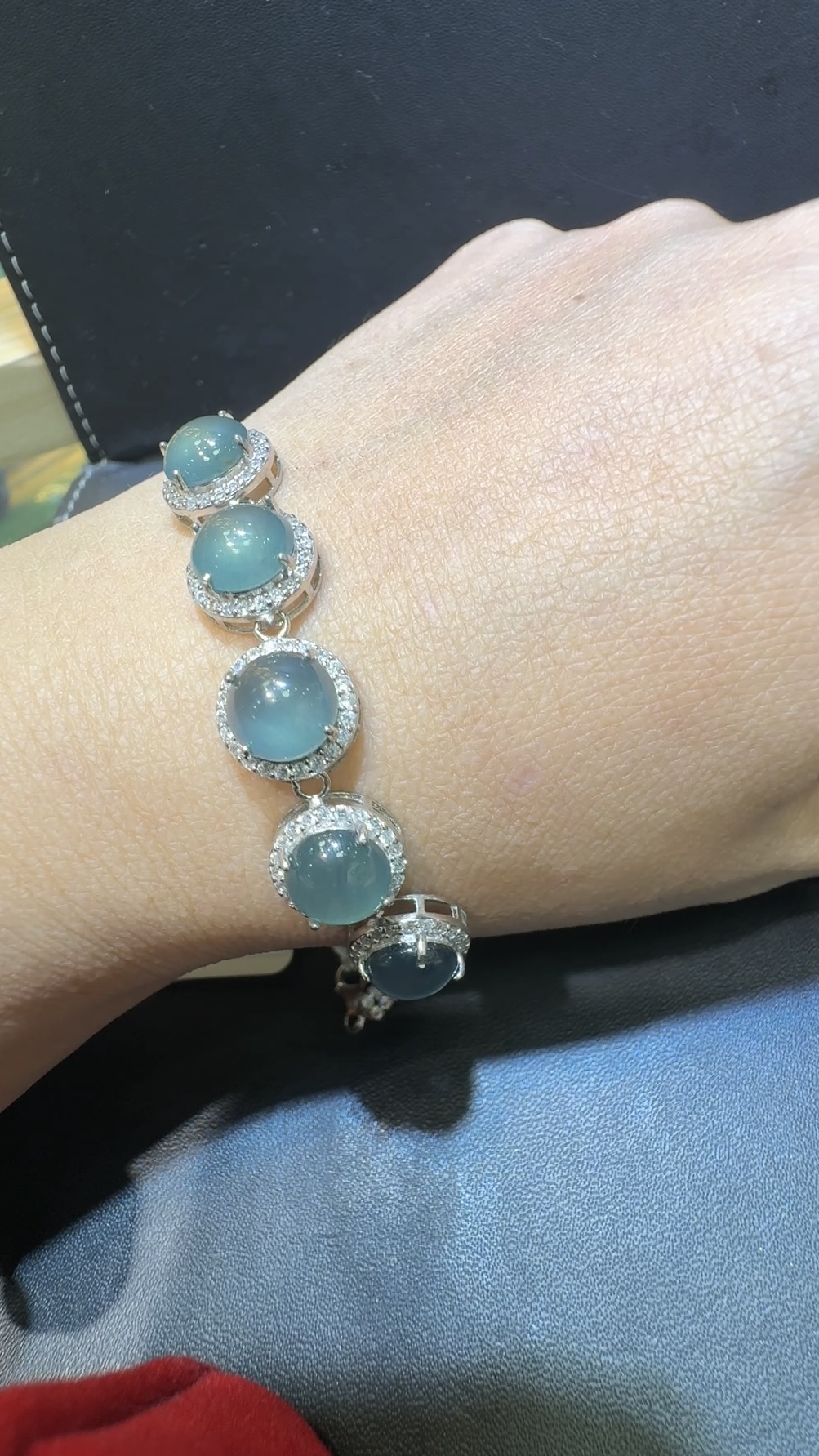 翡翠蛋面手串|危地馬拉翡翠 × 淡藍色大粒蛋面 × 鋯石環繞 × 華麗推薦 編號148466 10 翡翠蛋面手串|危地馬拉翡翠 × 淡藍色大粒蛋面 × 鋯石環繞 × 華麗推薦 編號148466 - Image 10