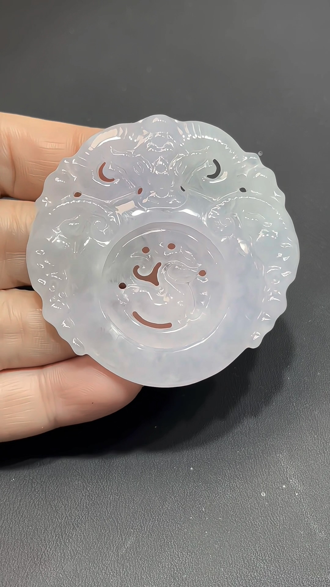 翡翠三羊開泰|緬甸翡翠 × 種好細膩 × 貔貅可轉動 × 吉祥招財推薦 #820 2 翡翠三羊開泰|緬甸翡翠 × 種好細膩 × 貔貅可轉動 × 吉祥招財推薦 #820 - Image 2