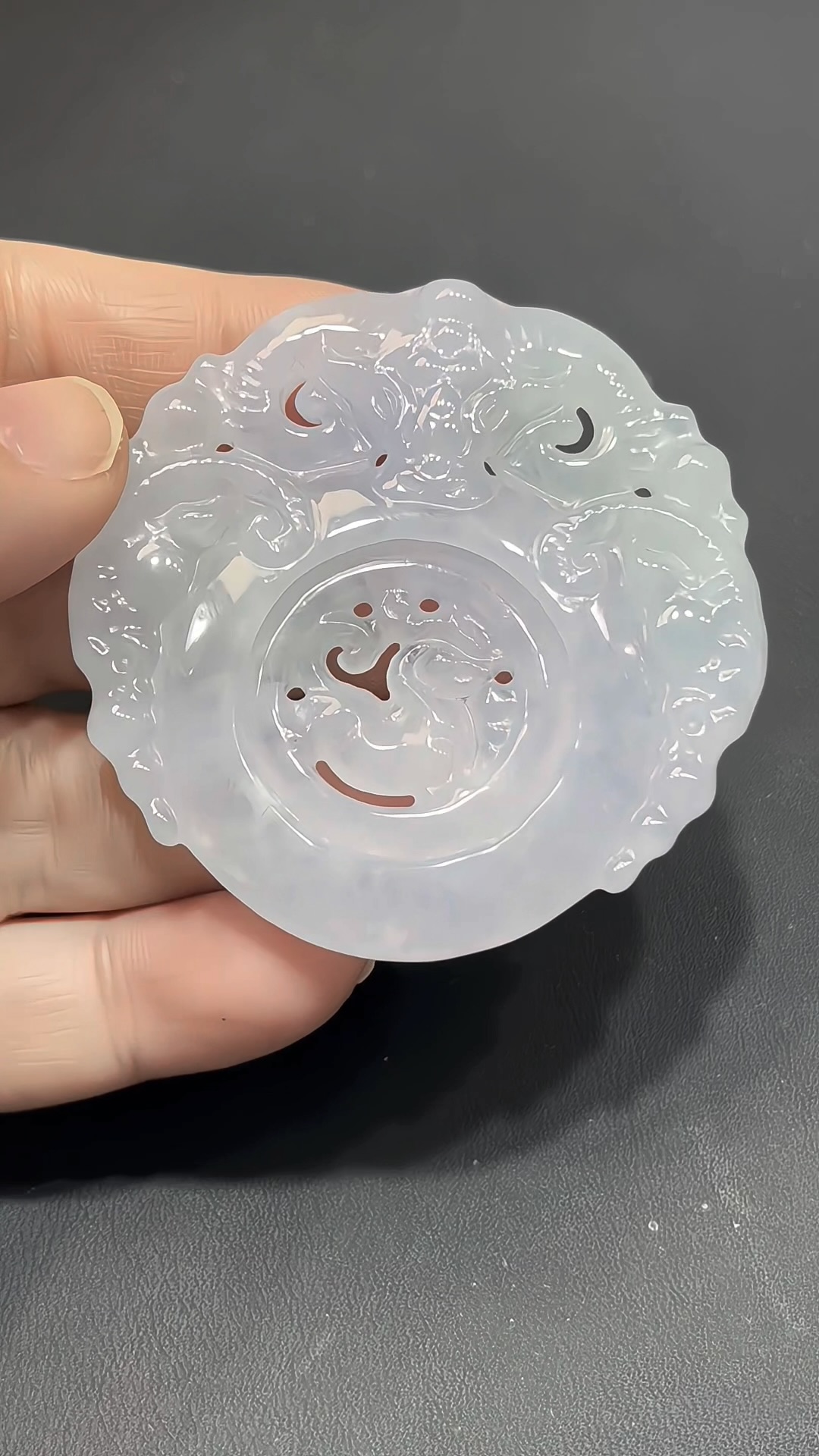 翡翠三羊開泰|緬甸翡翠 × 種好細膩 × 貔貅可轉動 × 吉祥招財推薦 #820 3 翡翠三羊開泰|緬甸翡翠 × 種好細膩 × 貔貅可轉動 × 吉祥招財推薦 #820 - Image 3