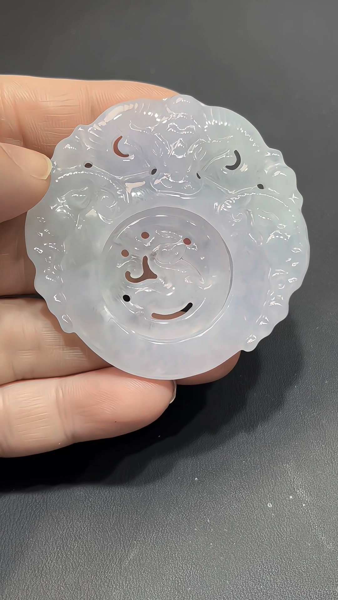 翡翠三羊開泰|緬甸翡翠 × 種好細膩 × 貔貅可轉動 × 吉祥招財推薦 #820 5 翡翠三羊開泰|緬甸翡翠 × 種好細膩 × 貔貅可轉動 × 吉祥招財推薦 #820 - Image 5