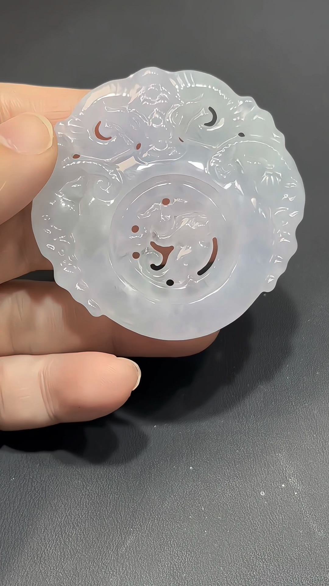 翡翠三羊開泰|緬甸翡翠 × 種好細膩 × 貔貅可轉動 × 吉祥招財推薦 #820 6 翡翠三羊開泰|緬甸翡翠 × 種好細膩 × 貔貅可轉動 × 吉祥招財推薦 #820 - Image 6