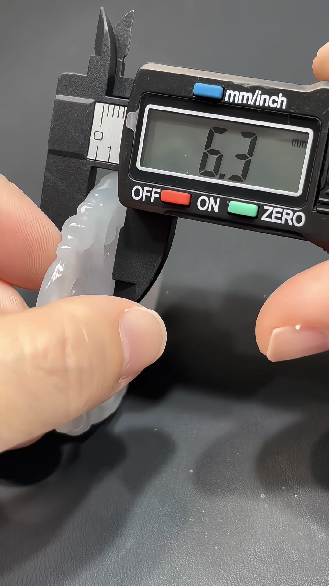 翡翠三羊開泰|緬甸翡翠 × 種好細膩 × 貔貅可轉動 × 吉祥招財推薦 #820 9 翡翠三羊開泰|緬甸翡翠 × 種好細膩 × 貔貅可轉動 × 吉祥招財推薦 #820 - Image 9