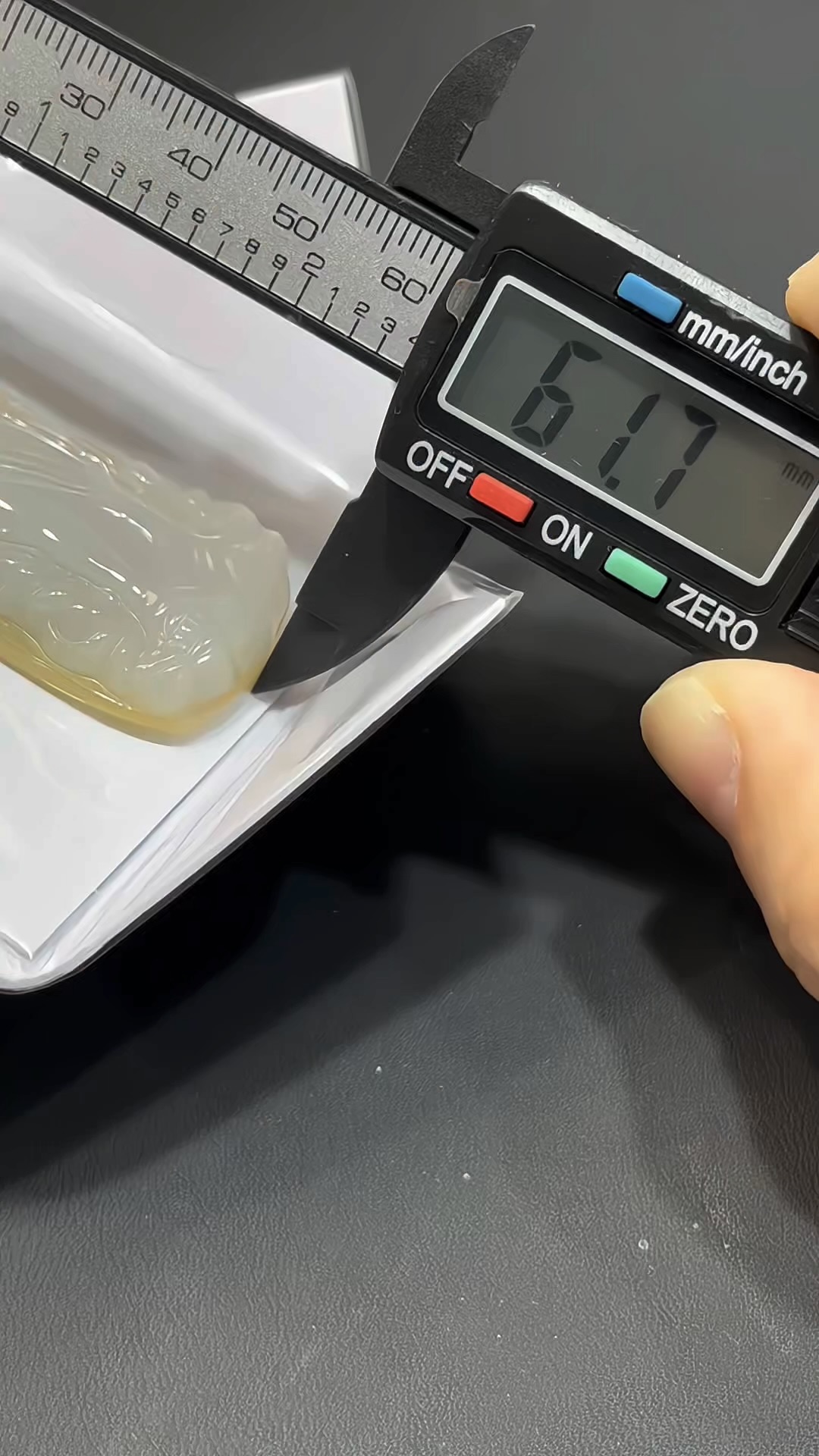 翡翠大日如來吊墜|緬甸翡翠 × 白玉正面 × 黃翡皮背部 × 莊嚴吉祥推薦 #823 8 翡翠大日如來吊墜|緬甸翡翠 × 白玉正面 × 黃翡皮背部 × 莊嚴吉祥推薦 #823 - Image 8