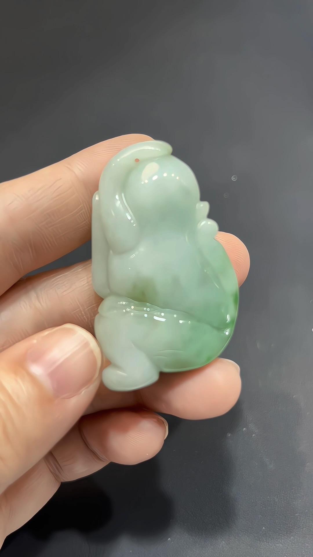 翡翠雕刻|翡翠小猴子 × 陽綠色點綴 × 機靈寓意推薦 #824 7 翡翠雕刻|翡翠小猴子 × 陽綠色點綴 × 機靈寓意推薦 #824 - Image 7